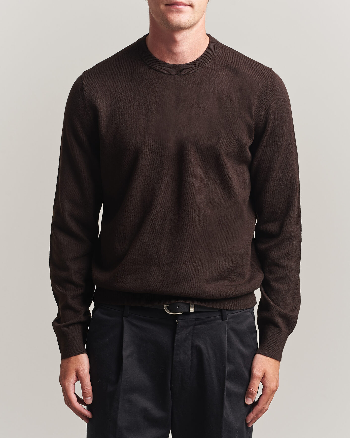 Mies | Puserot | Filippa K | Cotton Merino Knitted Sweater Dark Chocolate