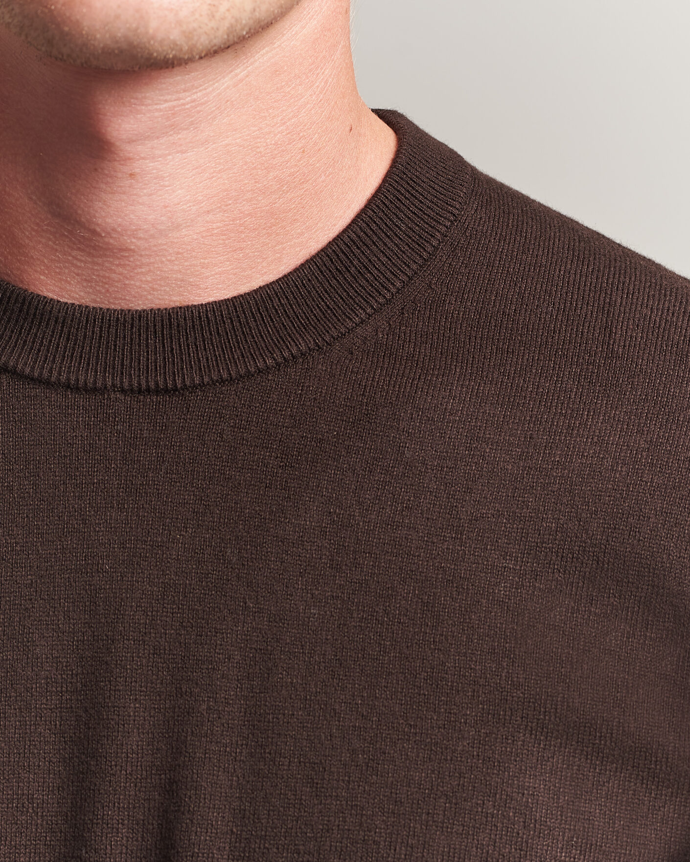 Mies | Puserot | Filippa K | Cotton Merino Knitted Sweater Dark Chocolate
