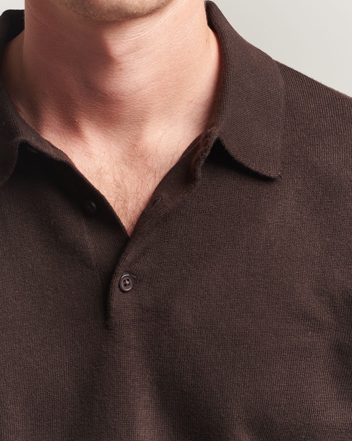 Mies | Puserot | Filippa K | Knitted Polo Shirt Dark Chocolate