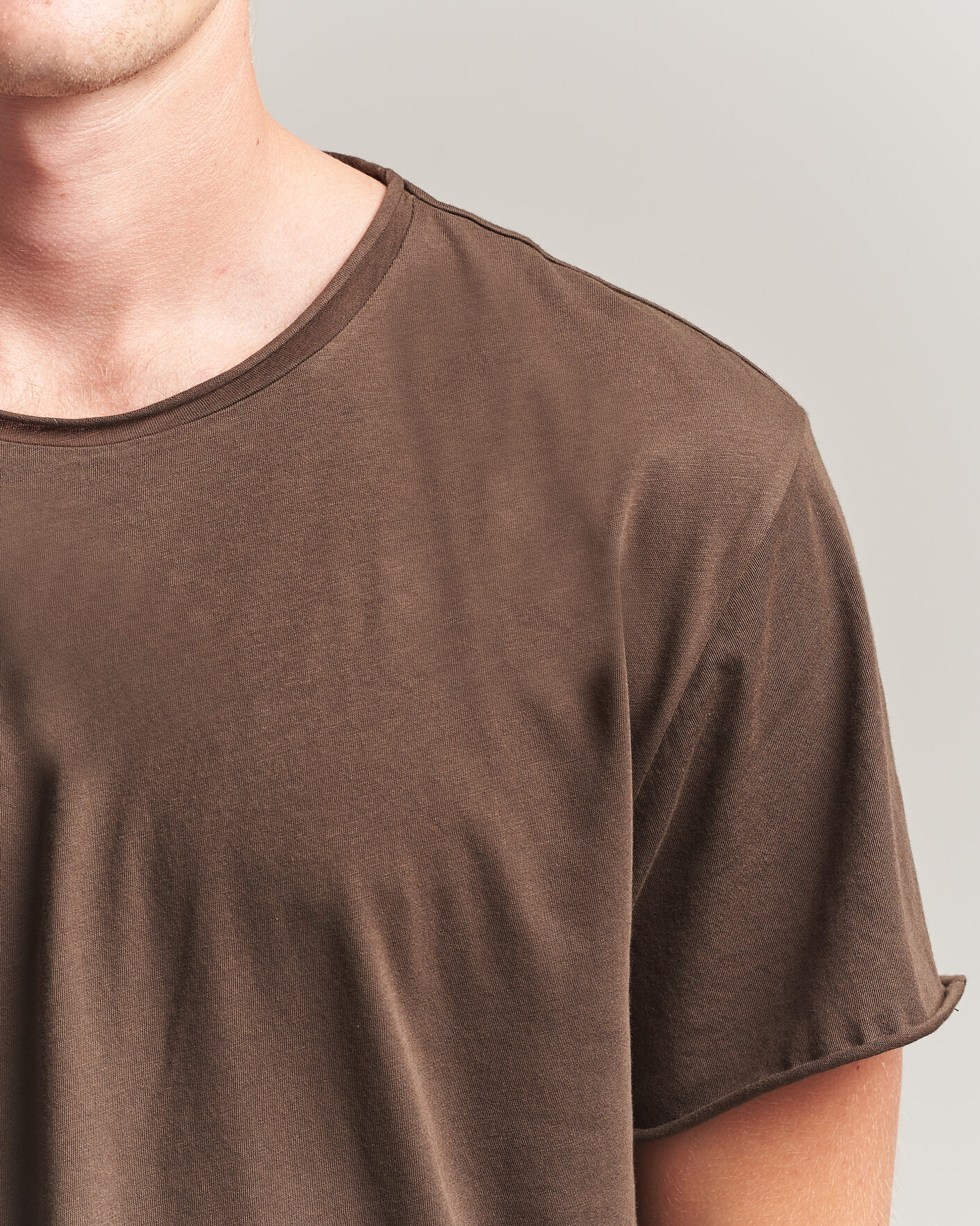 Mies | T-paidat | Filippa K | Roll Neck Crew Neck T-Shirt Golden Brown