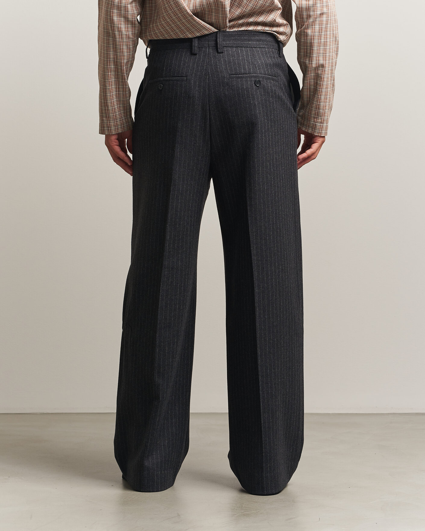 Mies | Housut | Filippa K | Hector Wool Flannel Pinstriped Trousers Anthracite