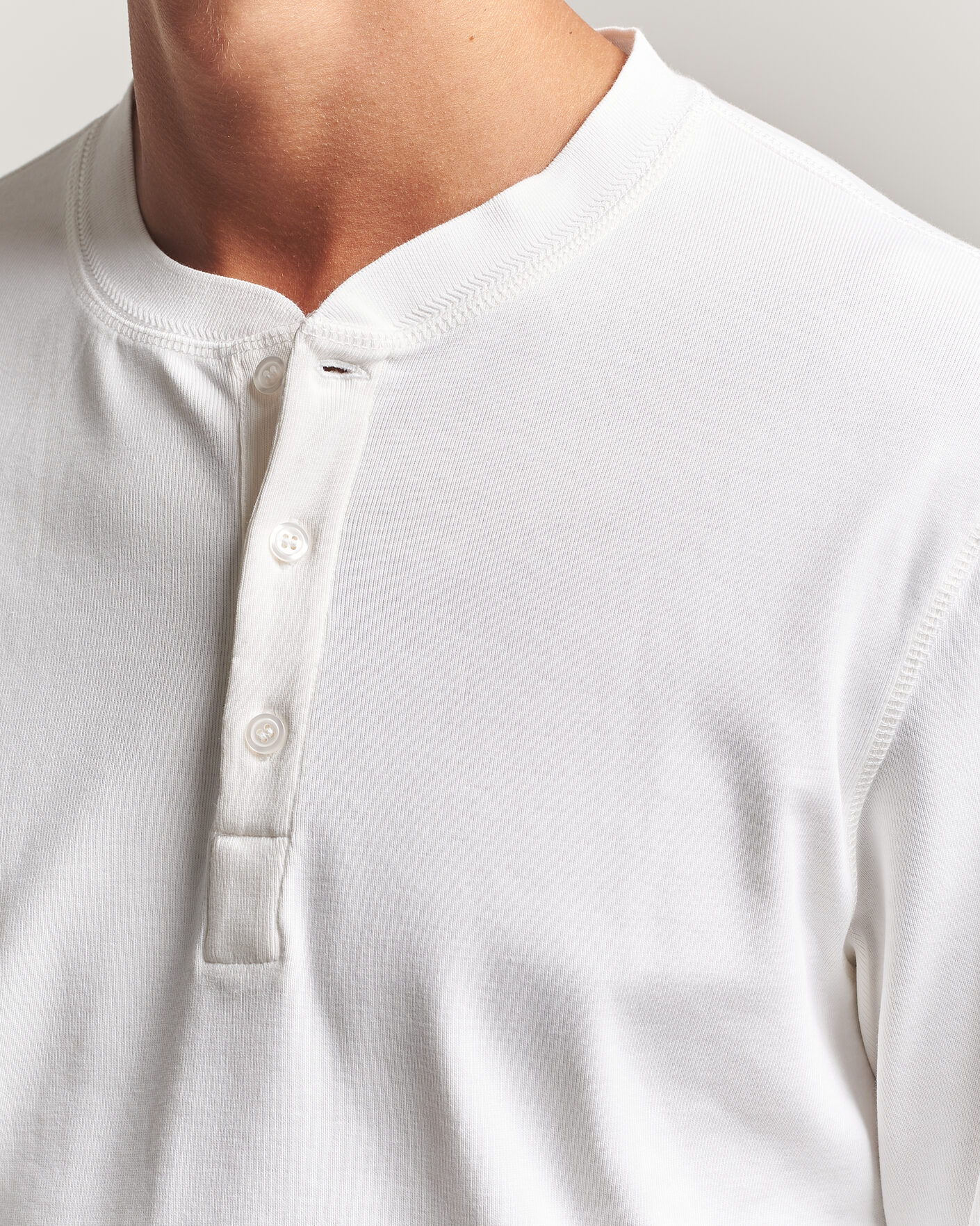 Mies | Puserot | Filippa K | Cotton Rib Henley White