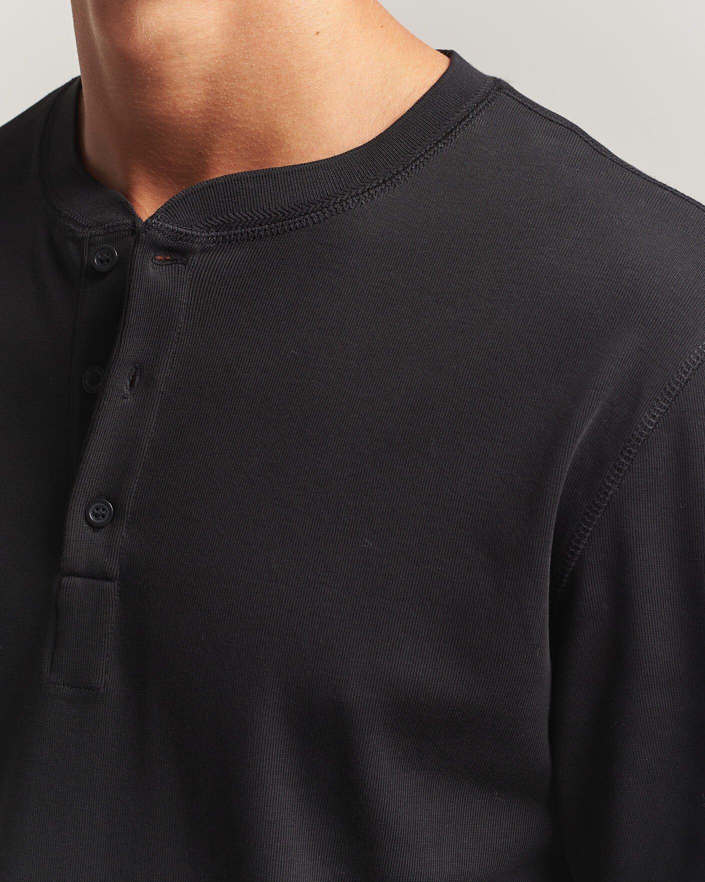 Mies | Puserot | Filippa K | Cotton Rib Henley Black