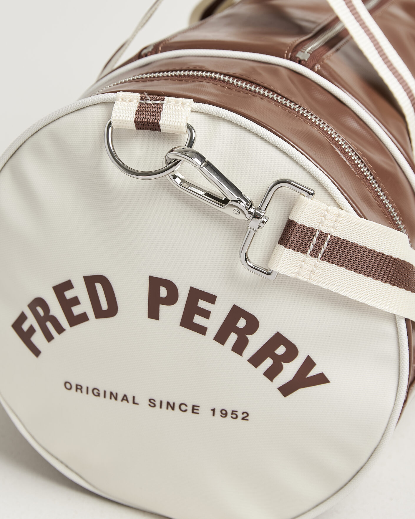 Mies | Laukut | Fred Perry | Classic Barrel Bag Tan