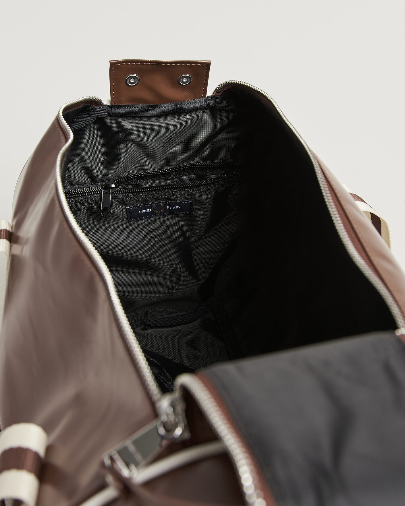 Mies | Laukut | Fred Perry | Classic Barrel Bag Tan