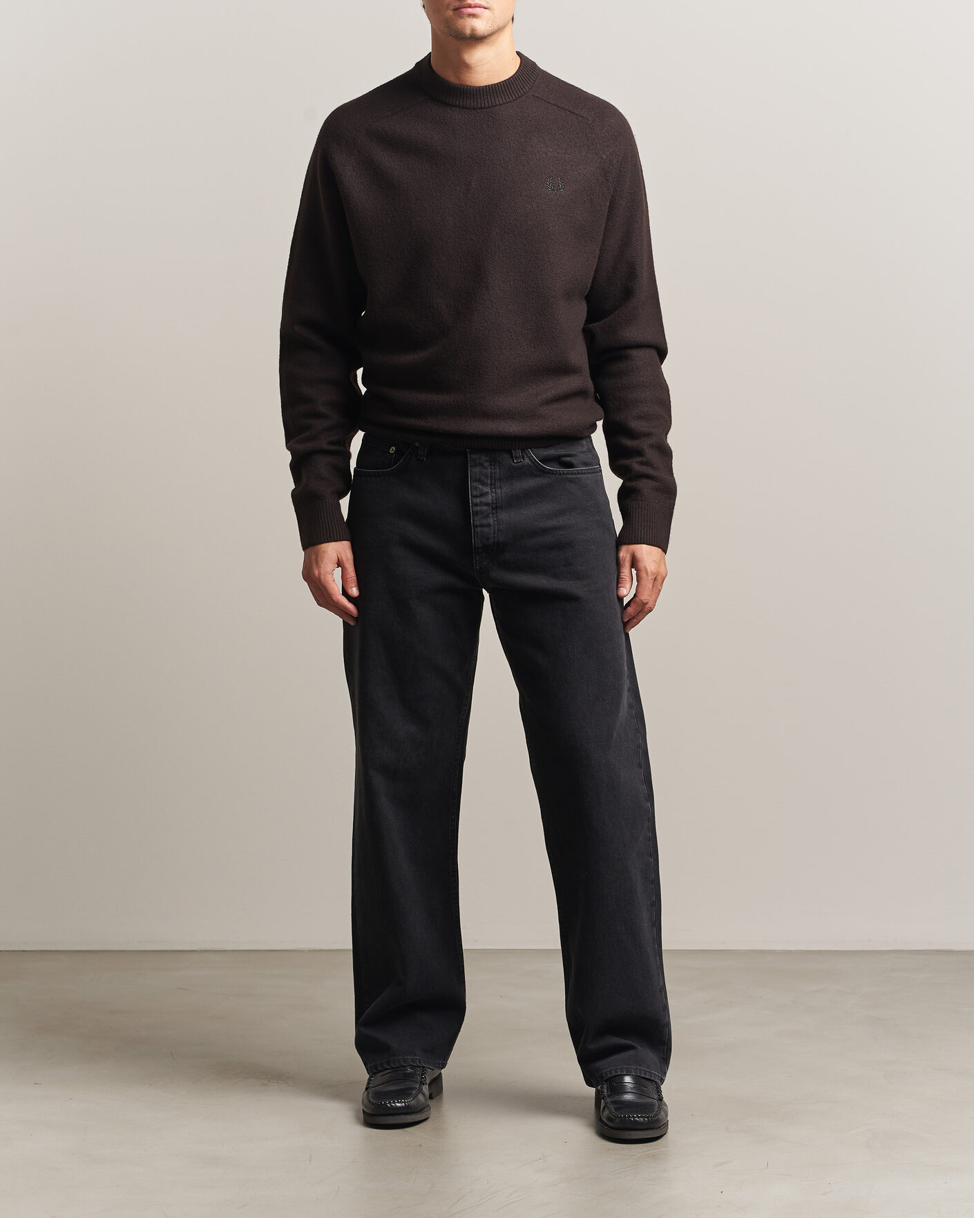Mies | Puserot | Fred Perry | Wool Saddle Sleeve Crew Neck Rich Brown
