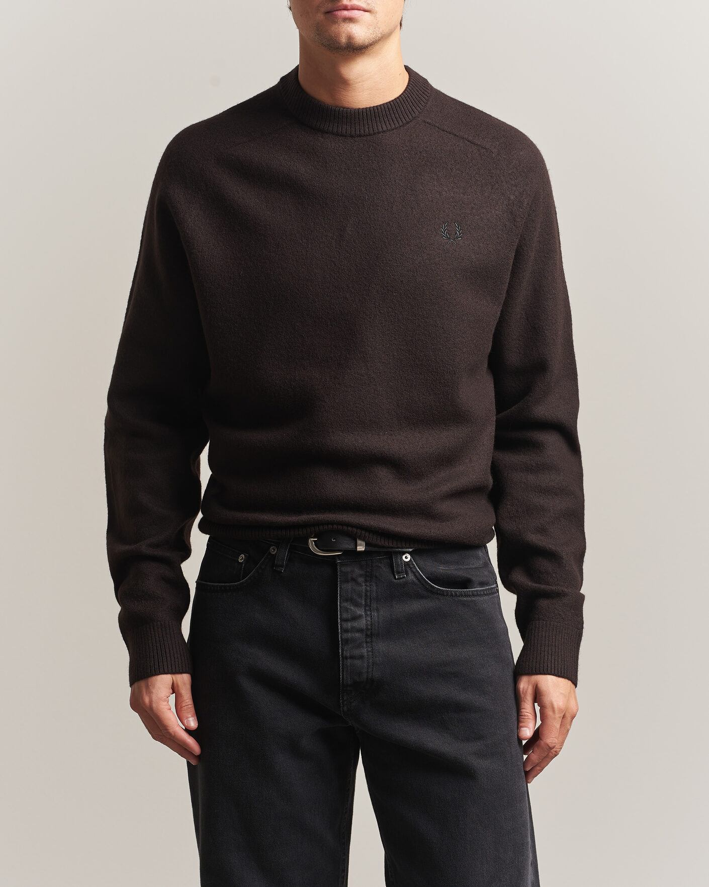 Mies | Puserot | Fred Perry | Wool Saddle Sleeve Crew Neck Rich Brown