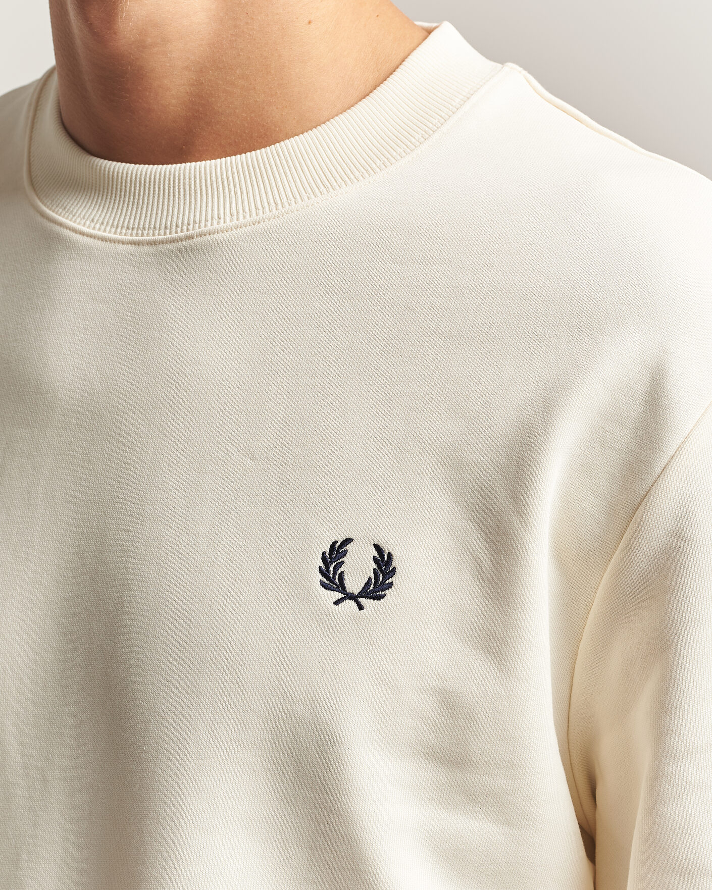 Mies | Puserot | Fred Perry | Crew Neck Sweatshirt Ecru