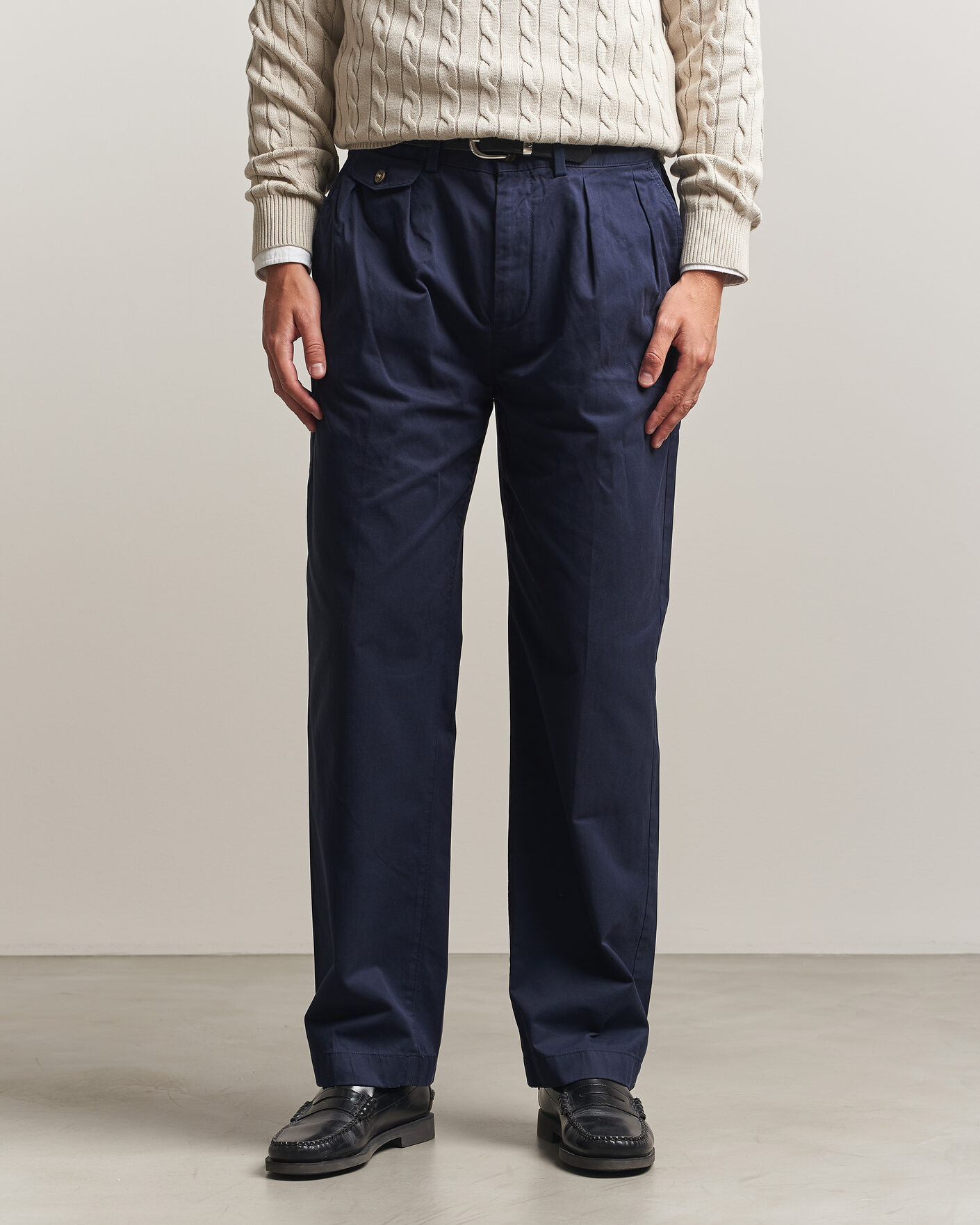 Mies | Housut | Gant | Relaxed Fit Pleated Cotton Twill Pants Evening Blue