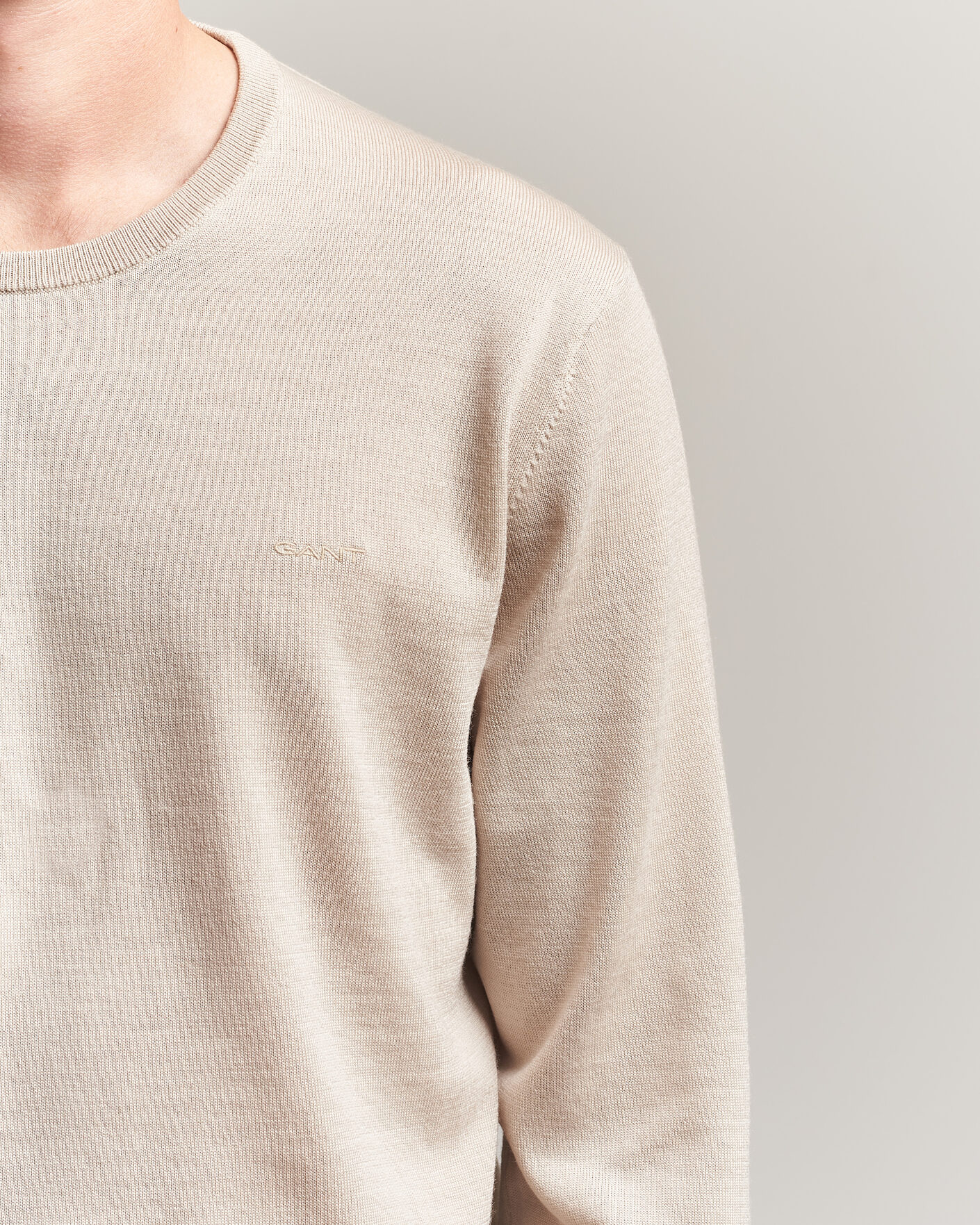 Mies | Puserot | Gant | Extrafine Merino Knitted Crew Neck Clay Beige
