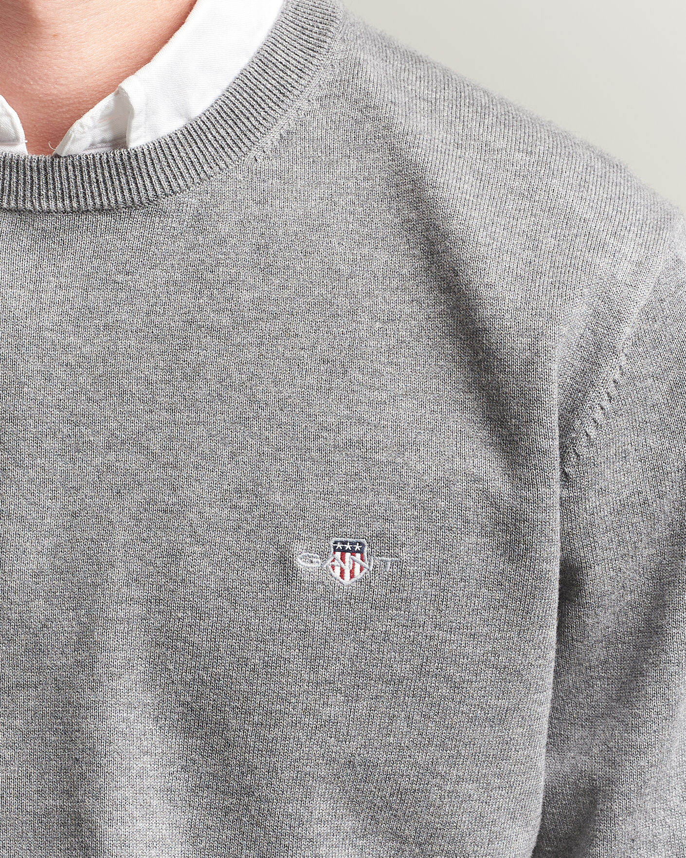 Mies | Puserot | Gant | Classic Cotton Crew Neck Dark Grey Melange