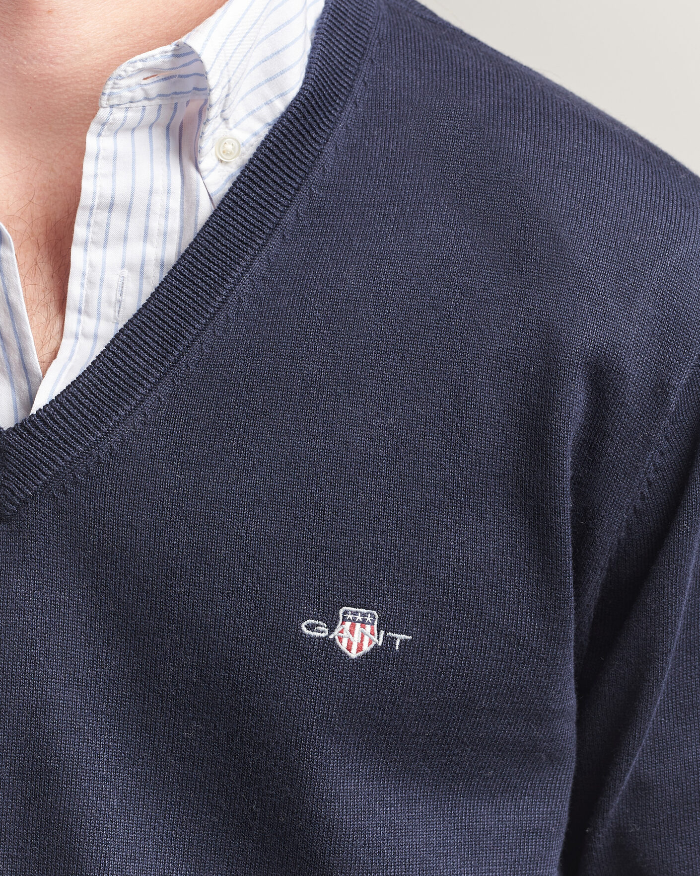 Mies | Puserot | Gant | Classic Cotton V-Neck Evening Blue