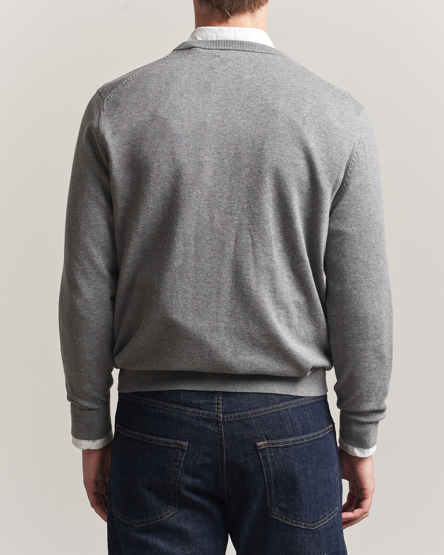 Mies | Puserot | Gant | Classic Cotton V-Neck Dark Grey Melange