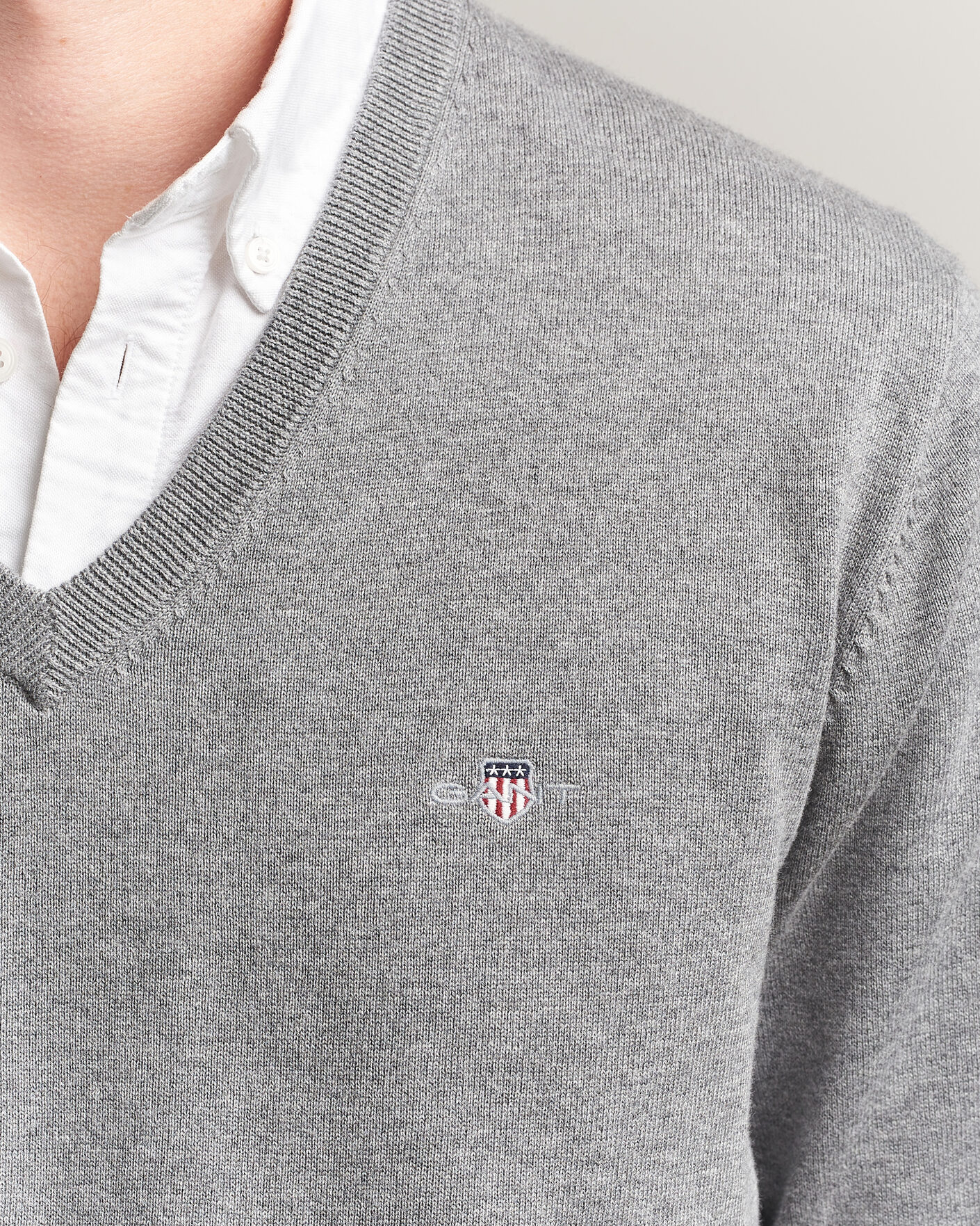 Mies | Puserot | Gant | Classic Cotton V-Neck Dark Grey Melange