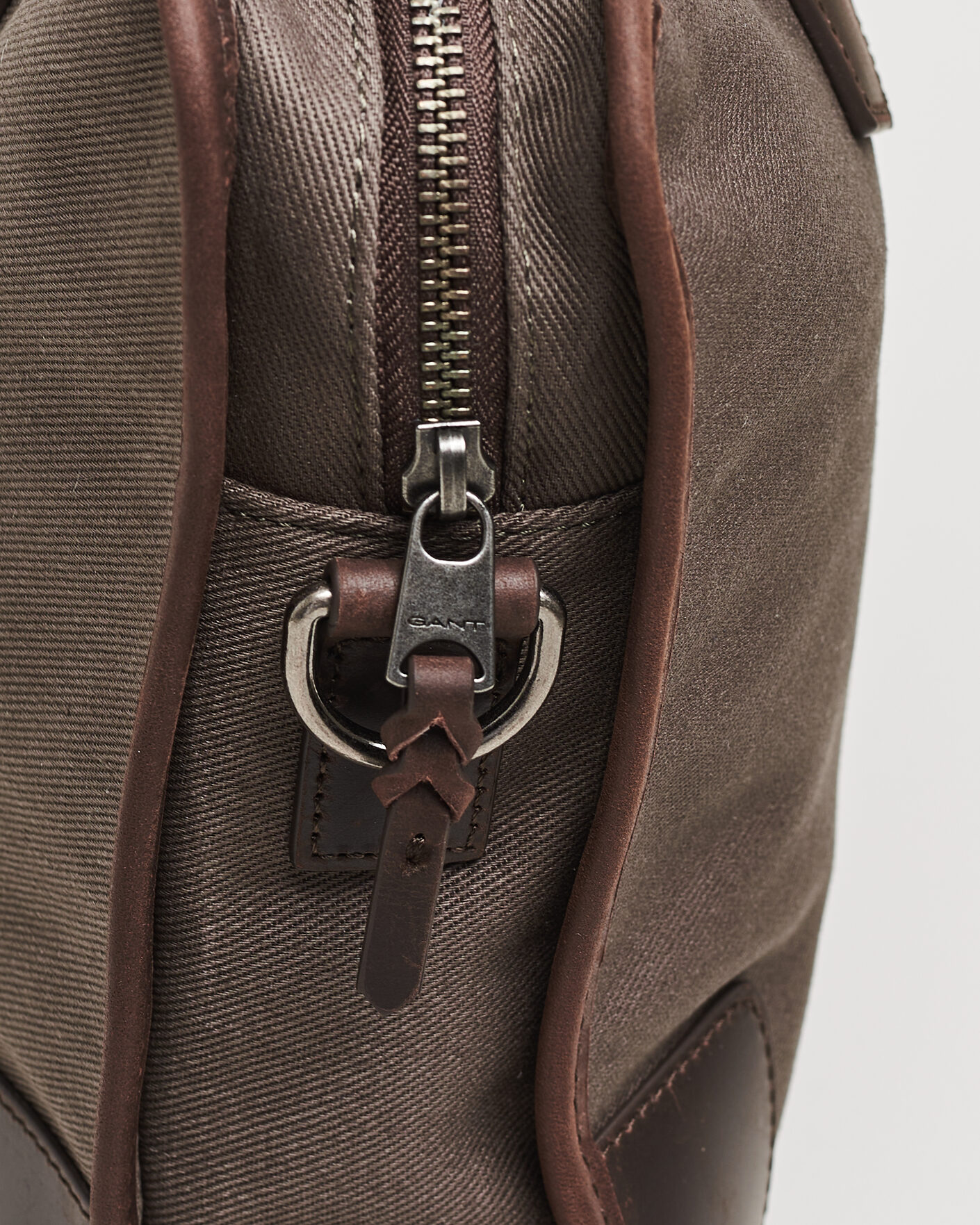 Mies | Laukut | Gant | Modern Premium Canvas Commuter Bag Faded Taupe