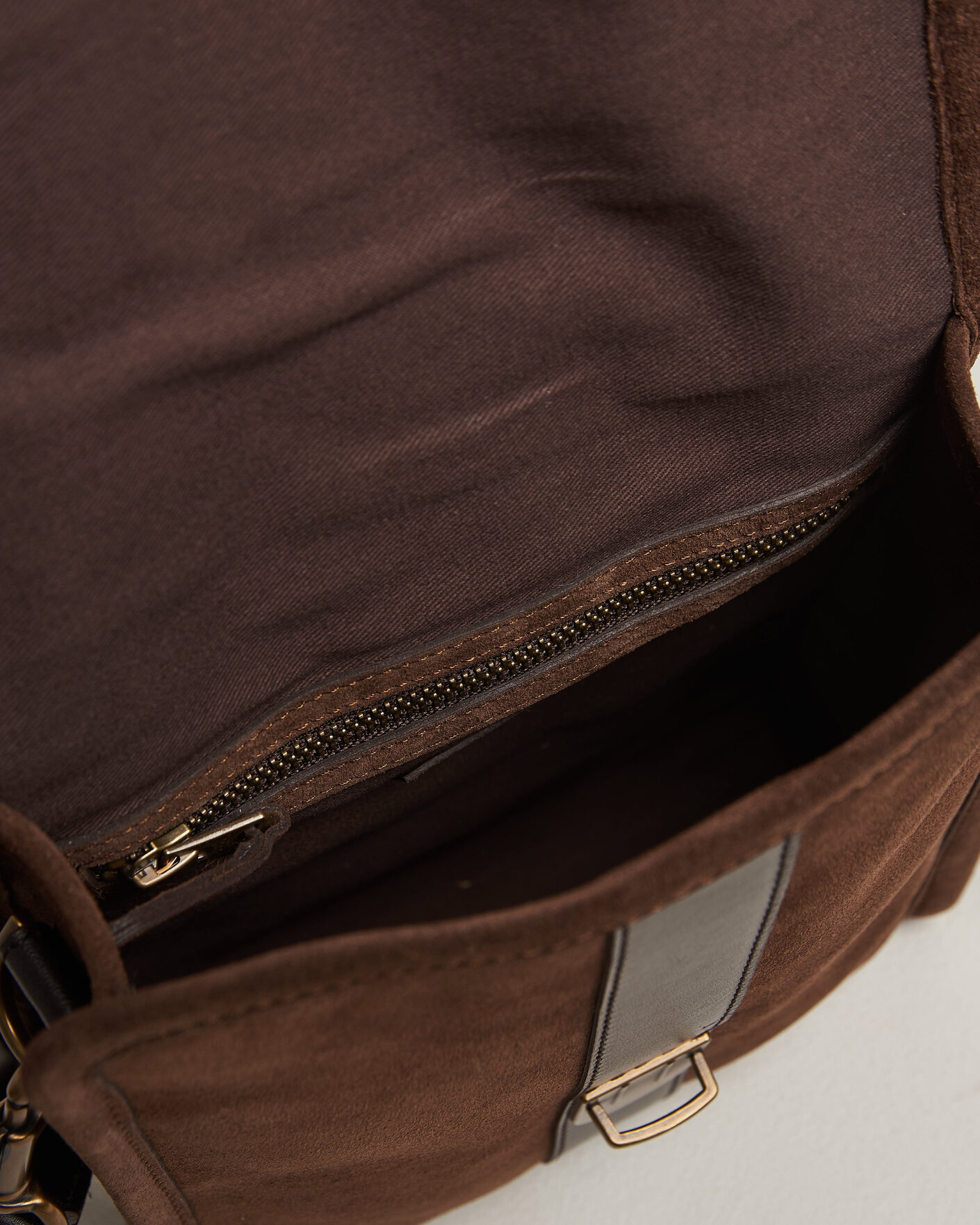 Mies | Laukut | Gant | Suede Shoulder Bag Soil Brown