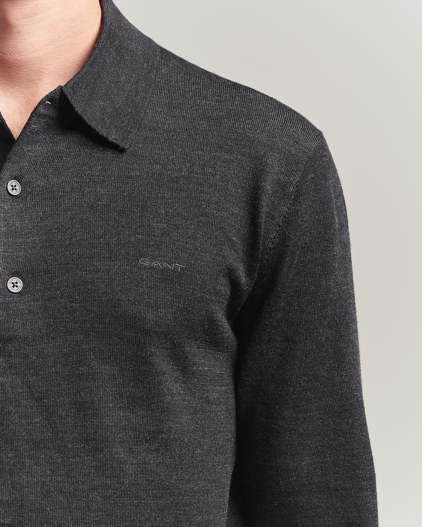 Mies | Puserot | Gant | Extrafine Merino Knitted Polo Dark Charcoal Melange