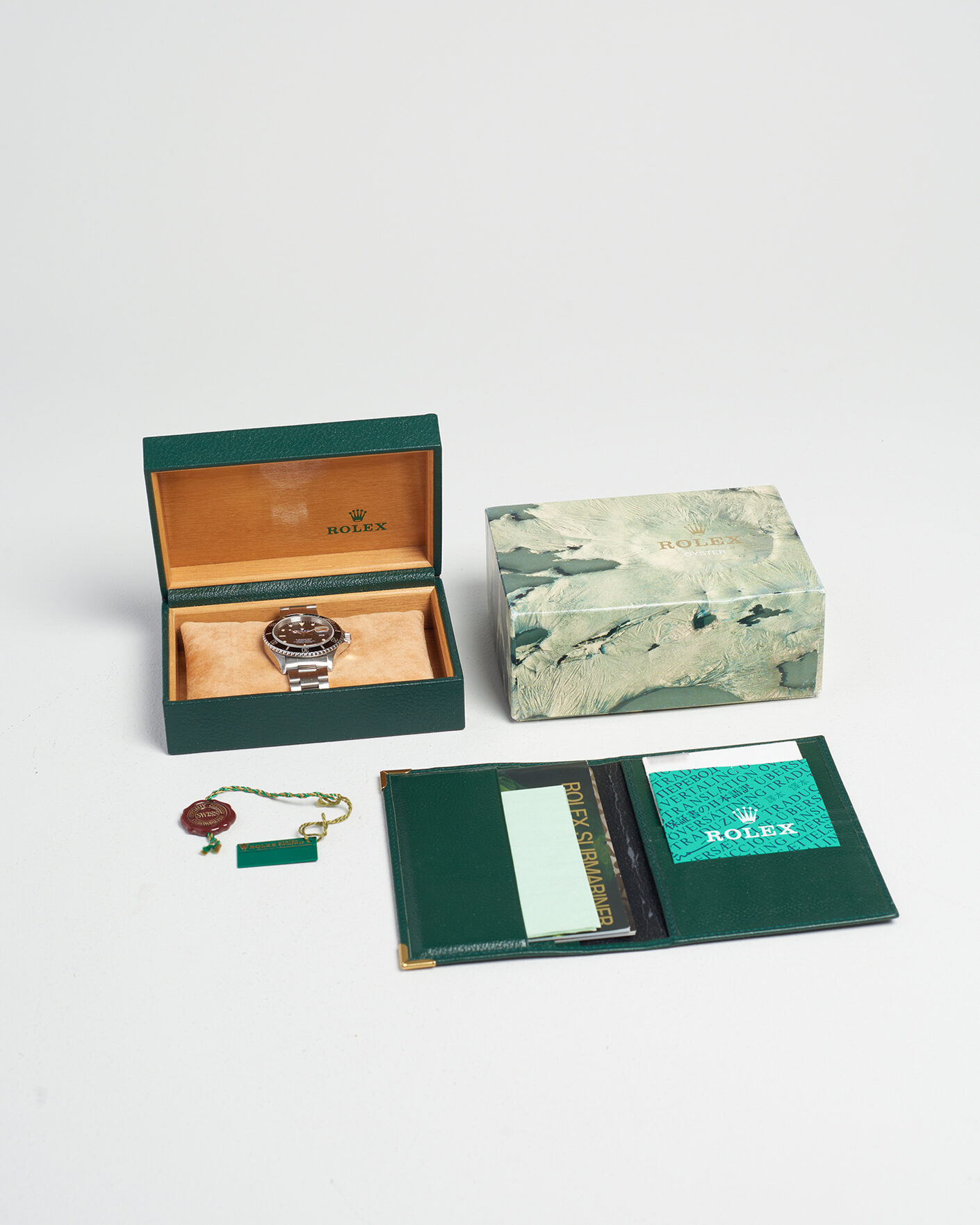 Mies | Pre-Owned & Vintage Watches | Rolex Pre-Owned | Submariner Date