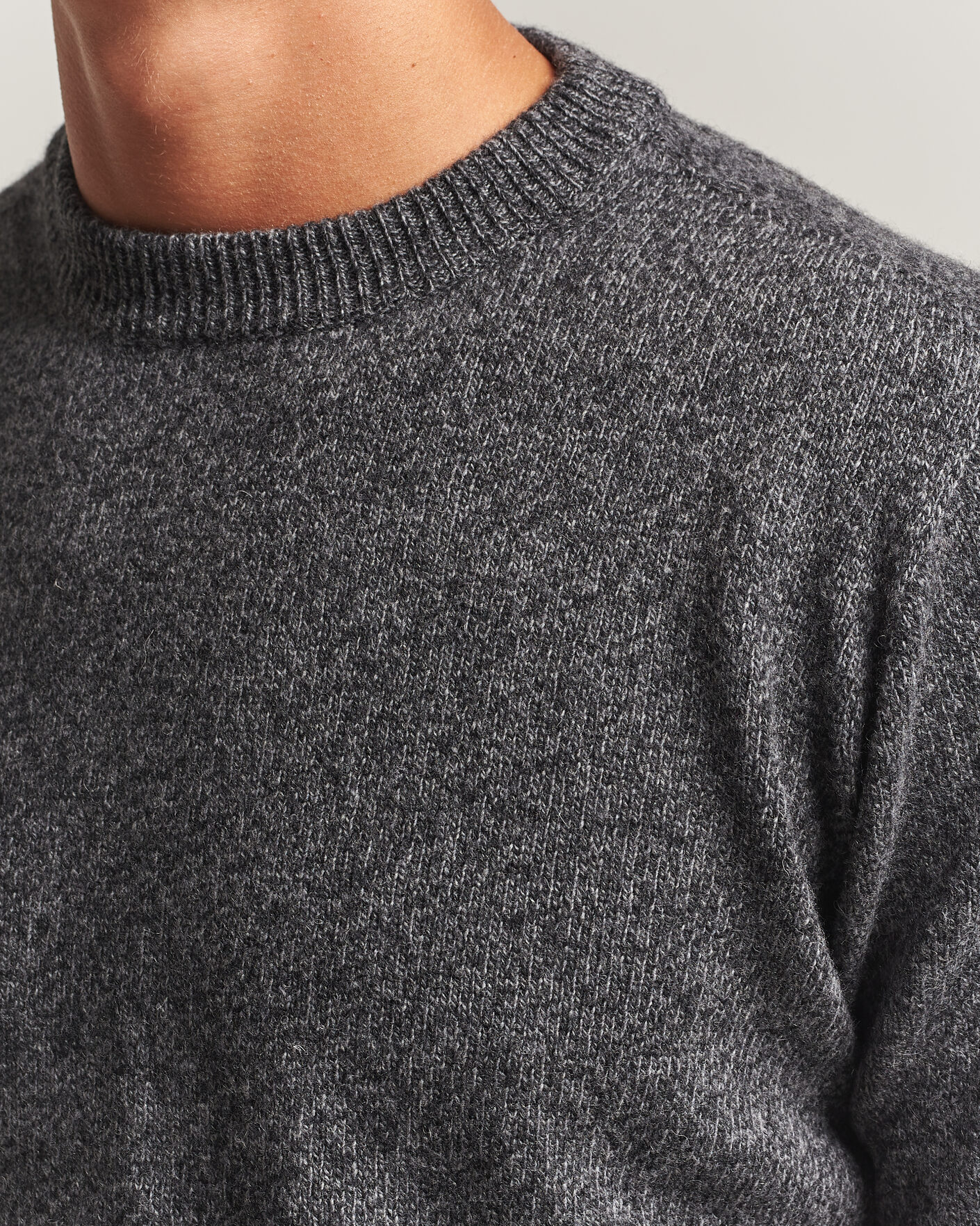 Mies | Puserot | Altea | Wool/Cashmere Crew Neck Pullover Charcoal Melange