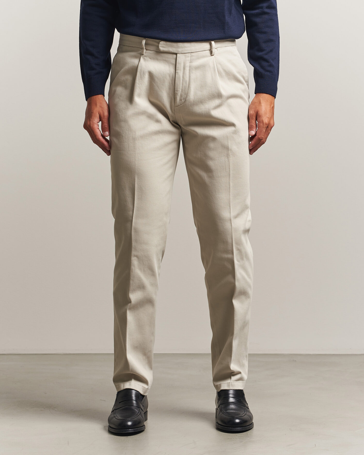Mies | Housut | Boglioli | Pleated Cotton Twill Chinos Light Beige