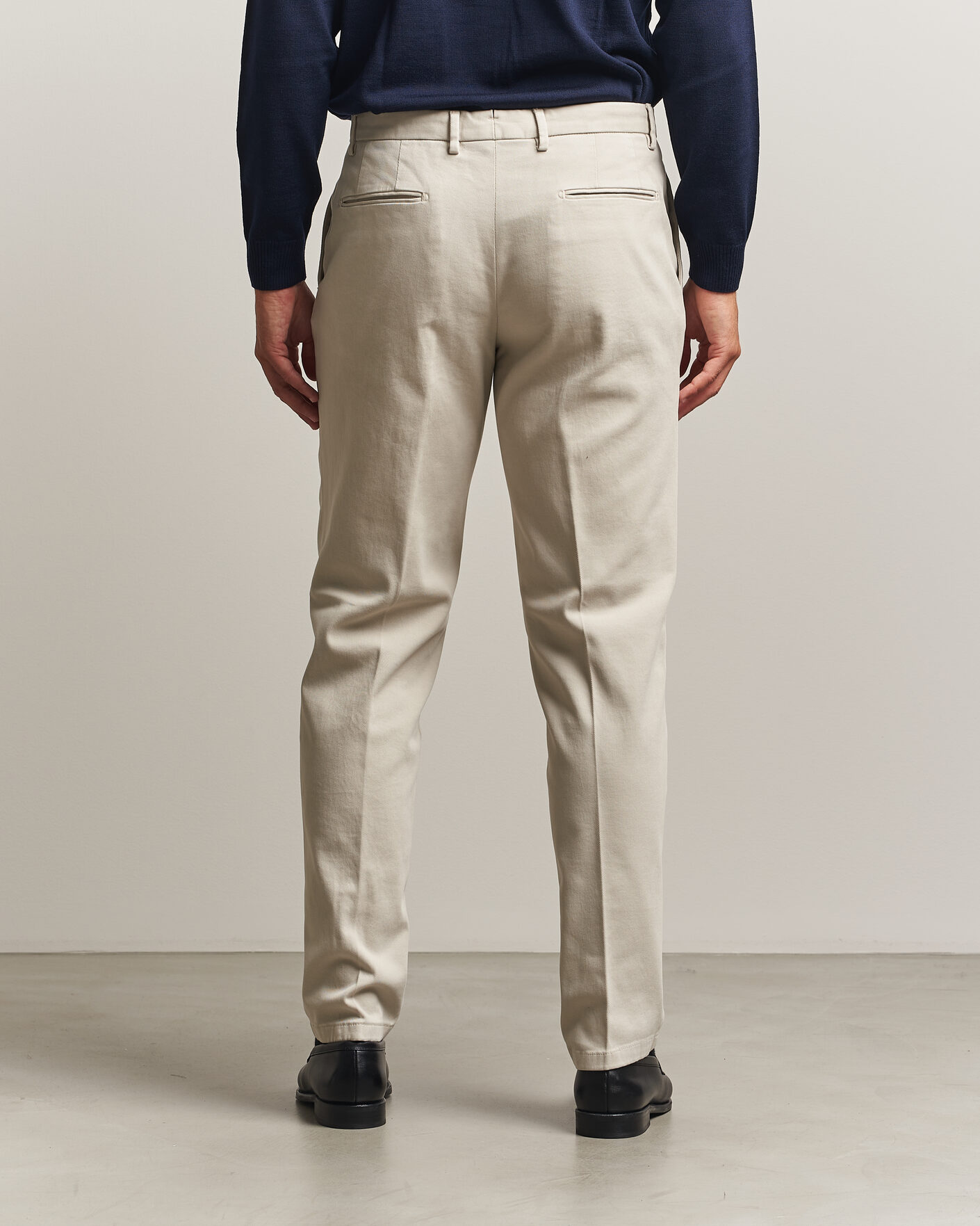 Mies | Housut | Boglioli | Pleated Cotton Twill Chinos Light Beige