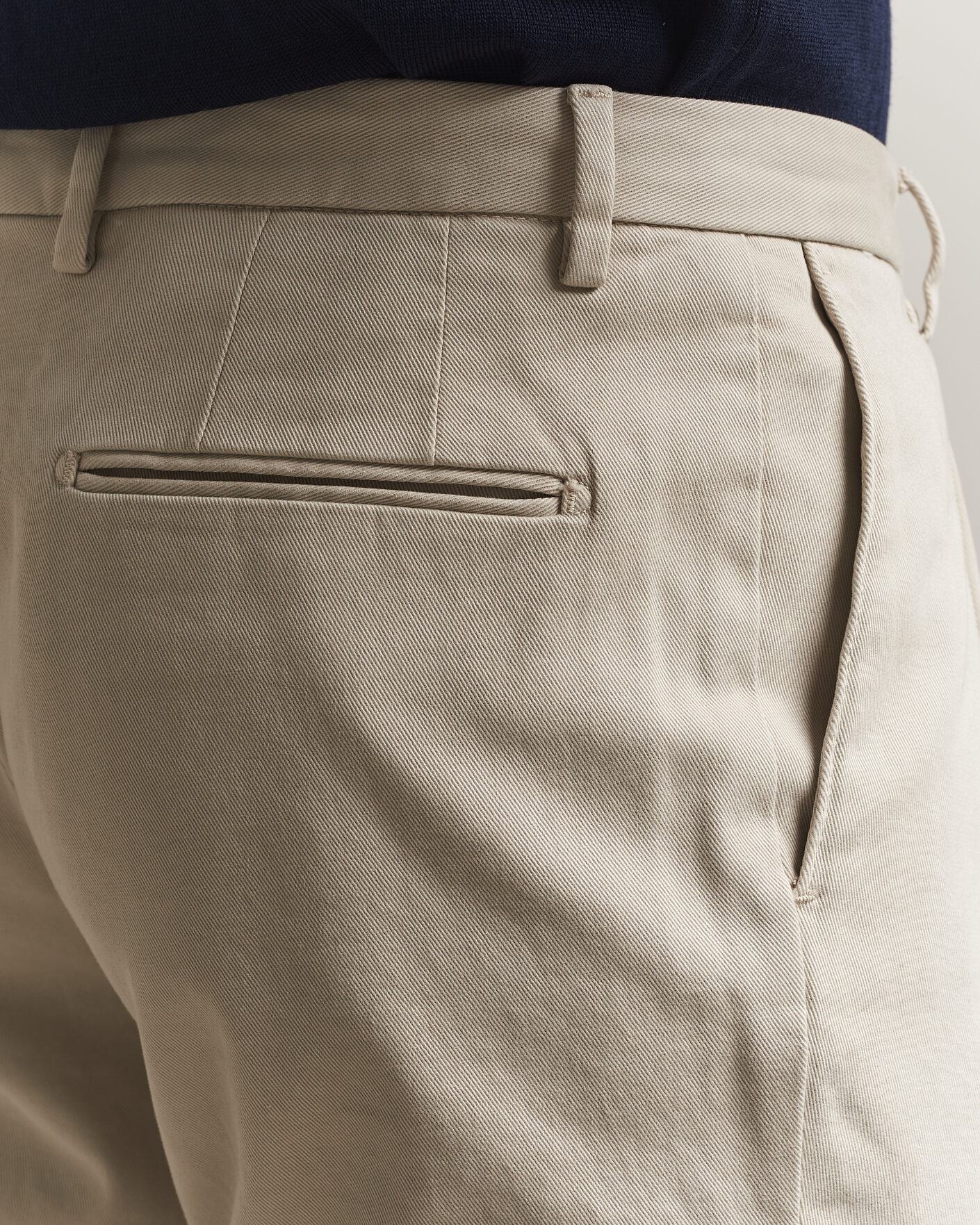 Mies | Housut | Boglioli | Pleated Cotton Twill Chinos Light Beige