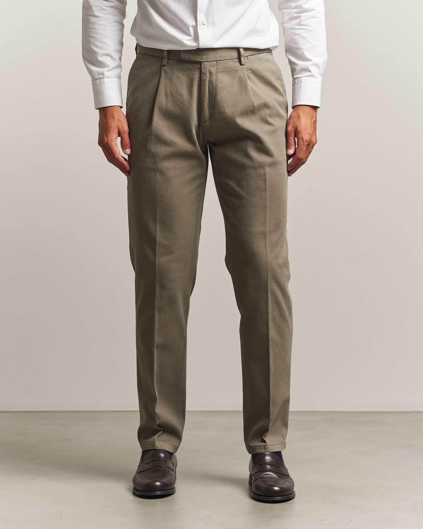 Mies | Housut | Boglioli | Pleated Cotton Twill Chinos Olive