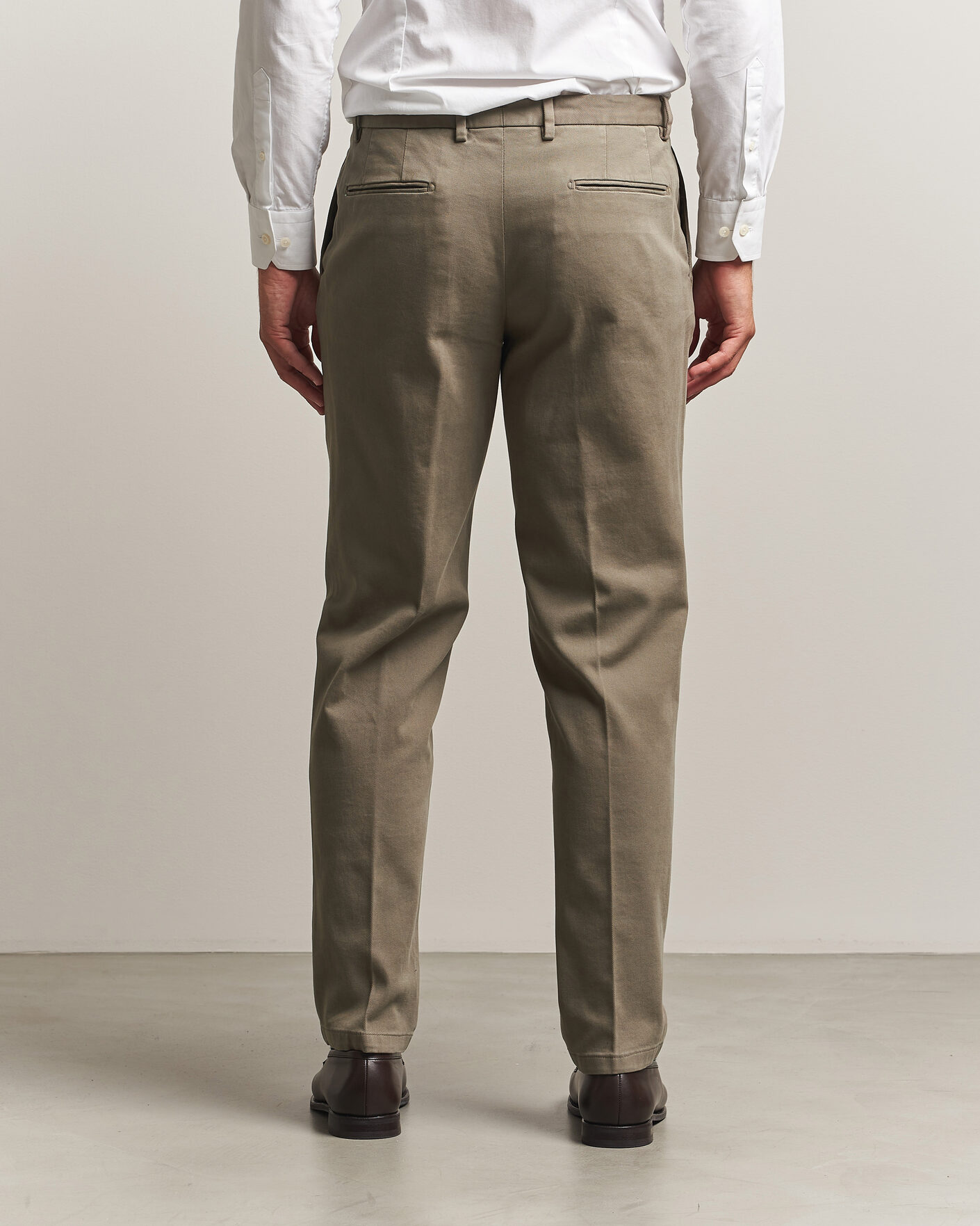 Mies | Housut | Boglioli | Pleated Cotton Twill Chinos Olive