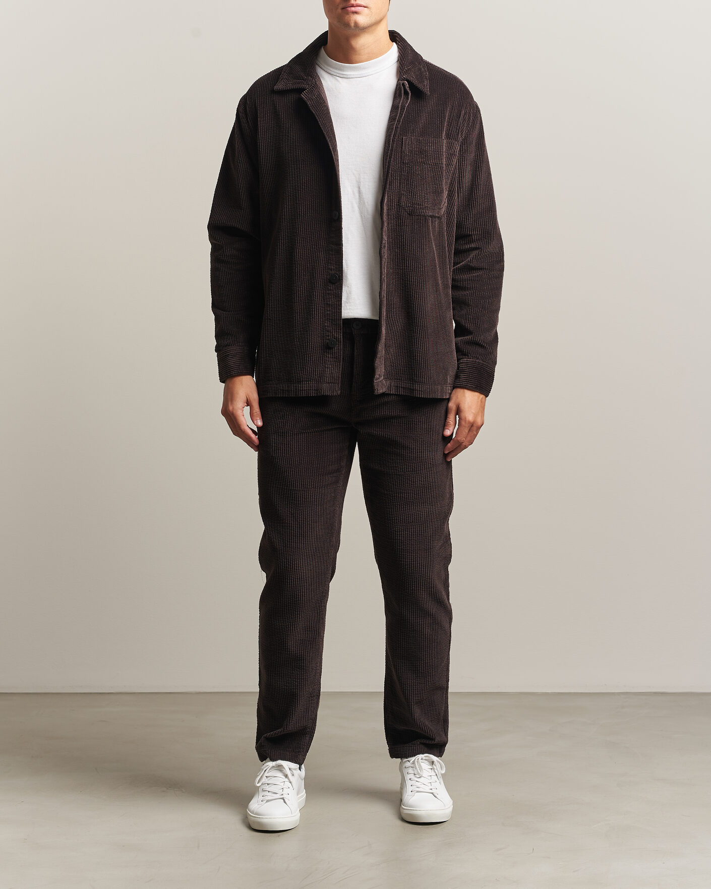 Mies | Kauluspaidat | KnowledgeCotton Apparel | Cotton Corduroy Overshirt Chocolate