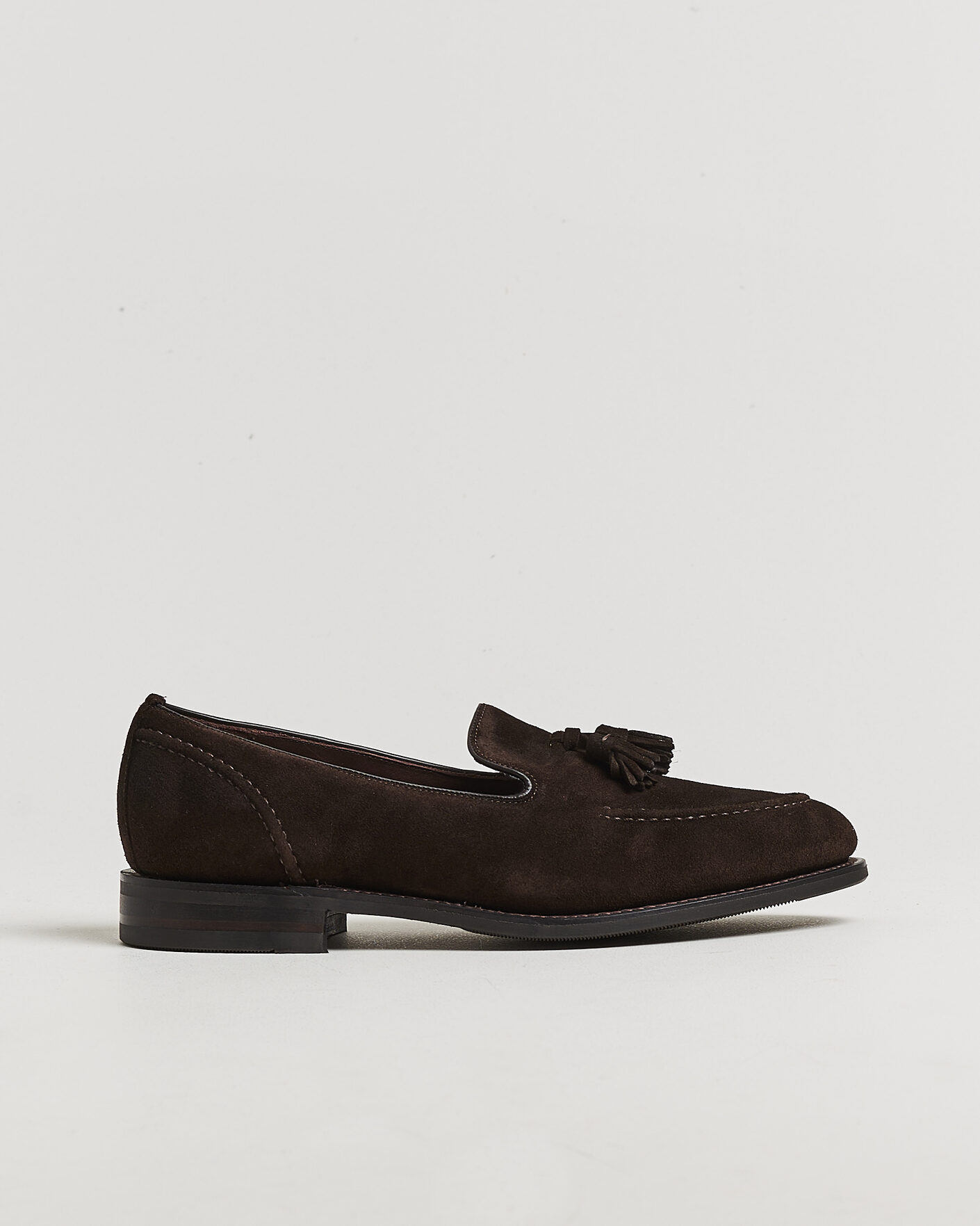Mies | Loaferit | Loake 1880 | Brunel Suede Tassel Loafer Dark Brown