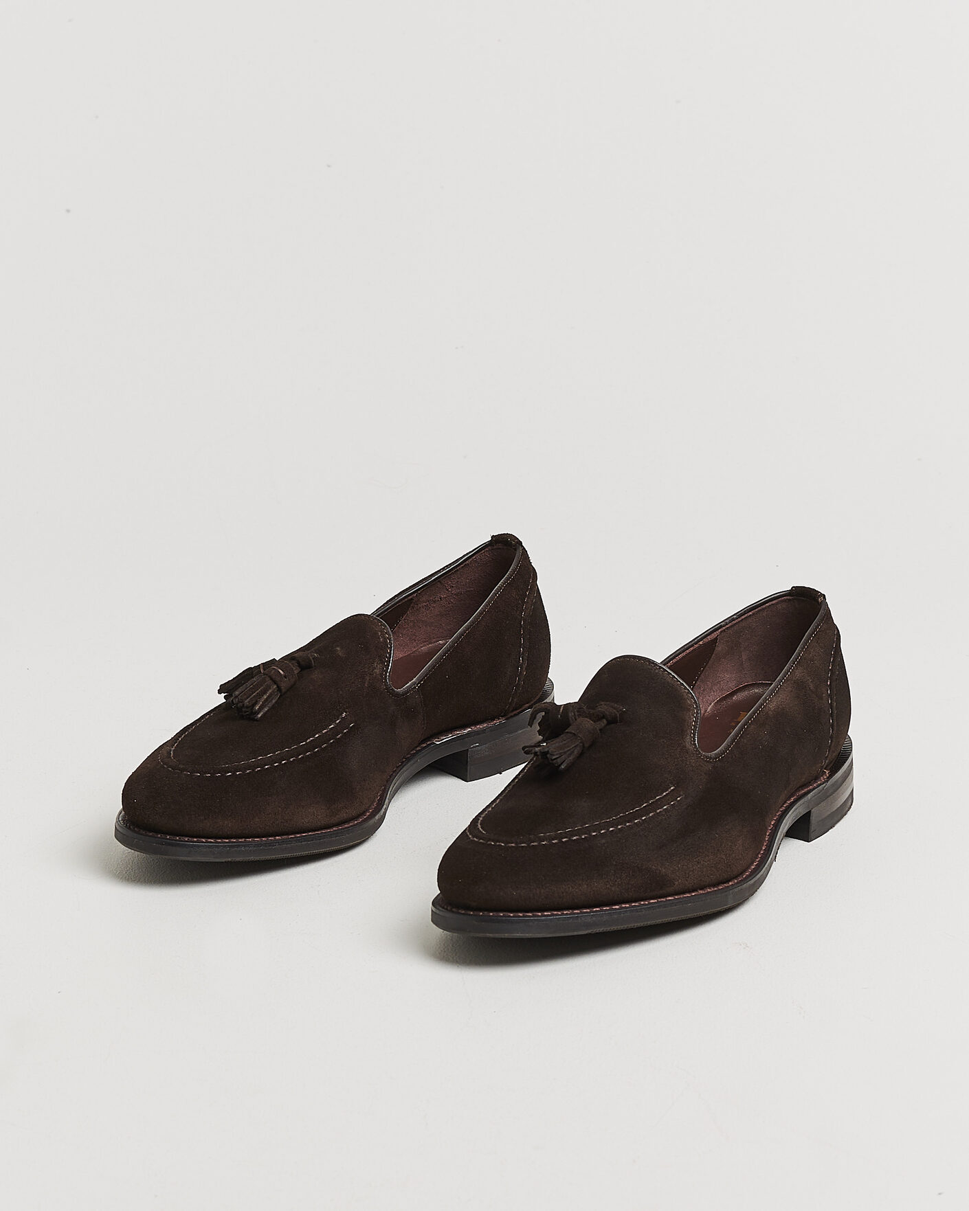 Mies | Loaferit | Loake 1880 | Brunel Suede Tassel Loafer Dark Brown