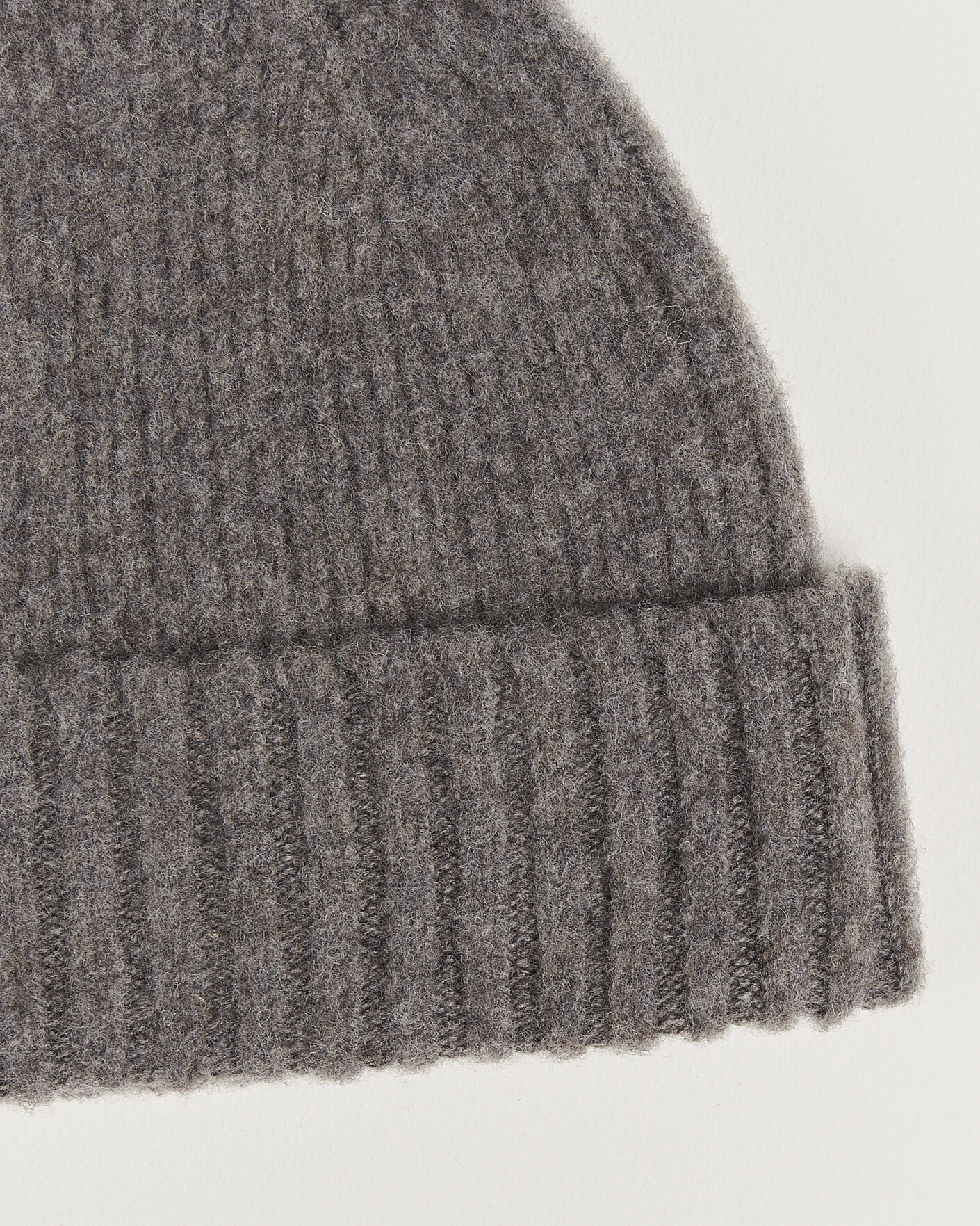 Mies | Pipot | Robert Mackie | Rona Ribbed Shaggy Lambswool Beanie Light Brown