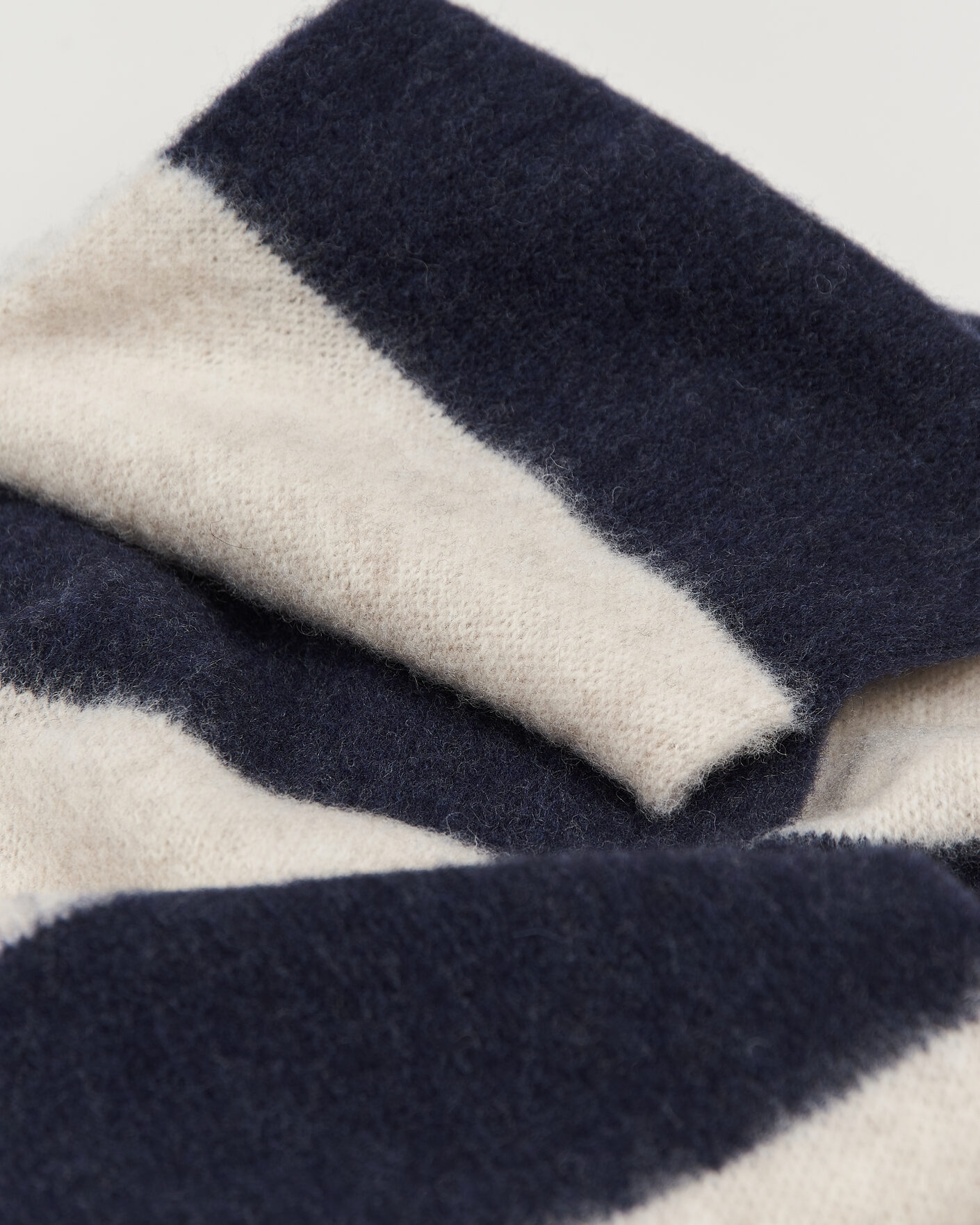 Mies | Kaulaliinat | Robert Mackie | Rona Ribbed Shaggy Lambswool Scarf White/Blue Mix