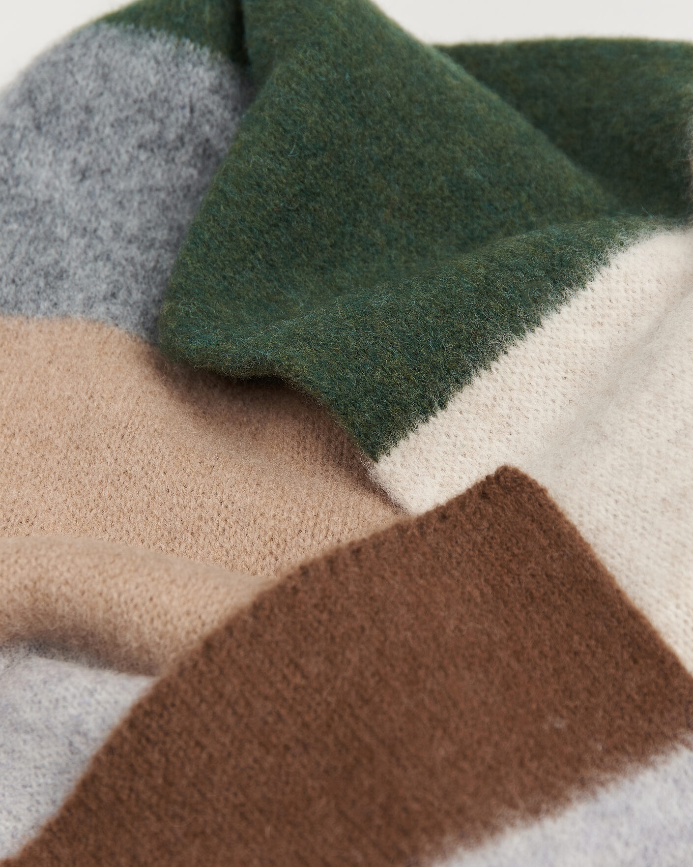 Mies | Kaulaliinat | Robert Mackie | Rona Ribbed Shaggy Lambswool Scarf Grey/Green/Beige Mix