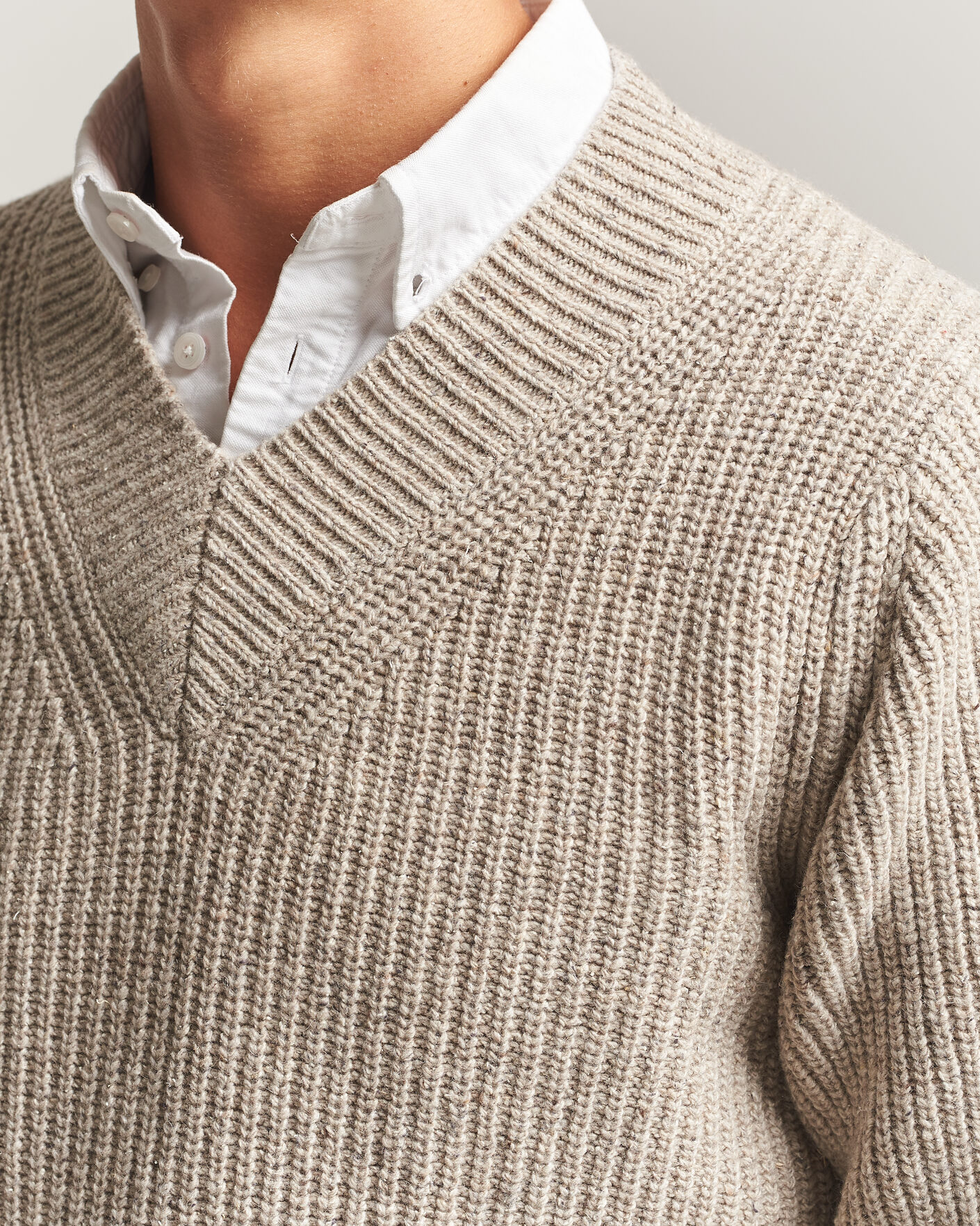 Mies | Puserot | Morgano | Fisherman Ribb Donegal Knitted V-Neck Beige