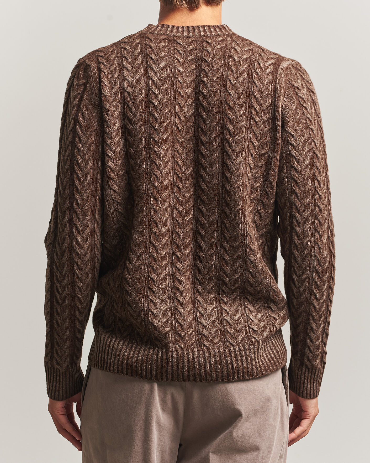 Mies | Puserot | Morgano | Cable Knitted Brushed Dyed Wool Crew Brown