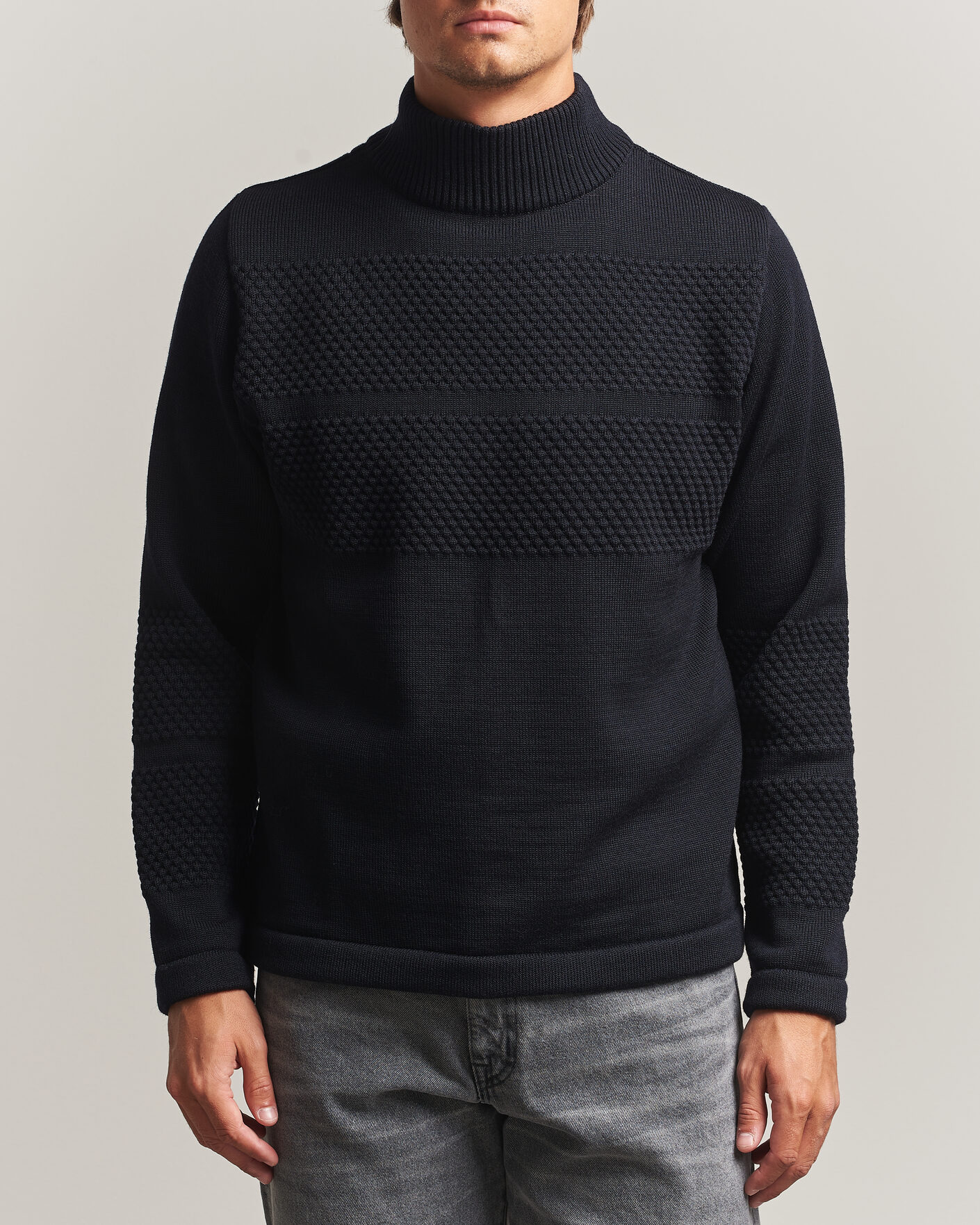 Mies | Puserot | S.N.S. Herning | Fisherman High Neck Navy Blue