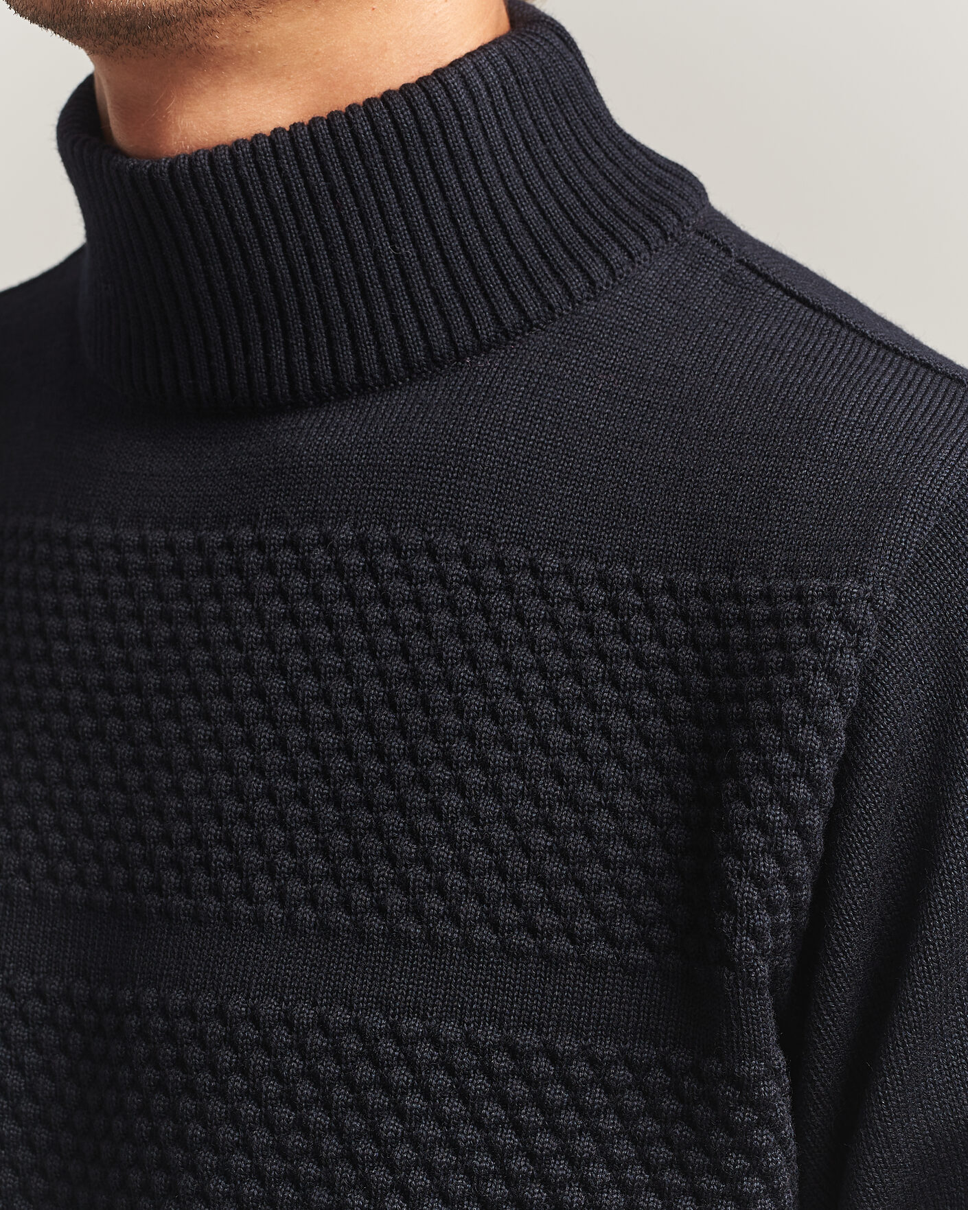 Mies | Puserot | S.N.S. Herning | Fisherman High Neck Navy Blue
