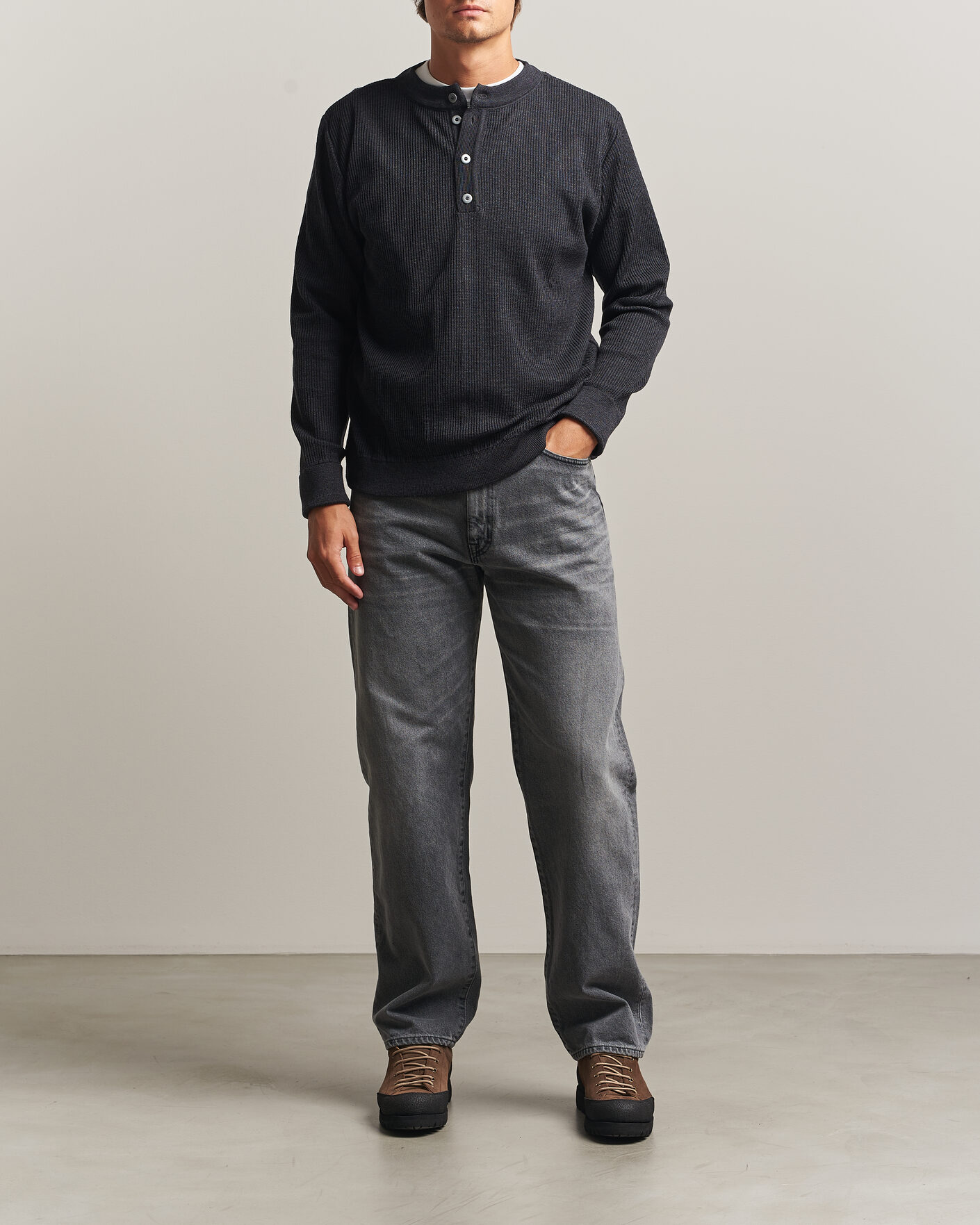 Mies | Puserot | S.N.S. Herning | Stamina Rib Henley Magnetite Black