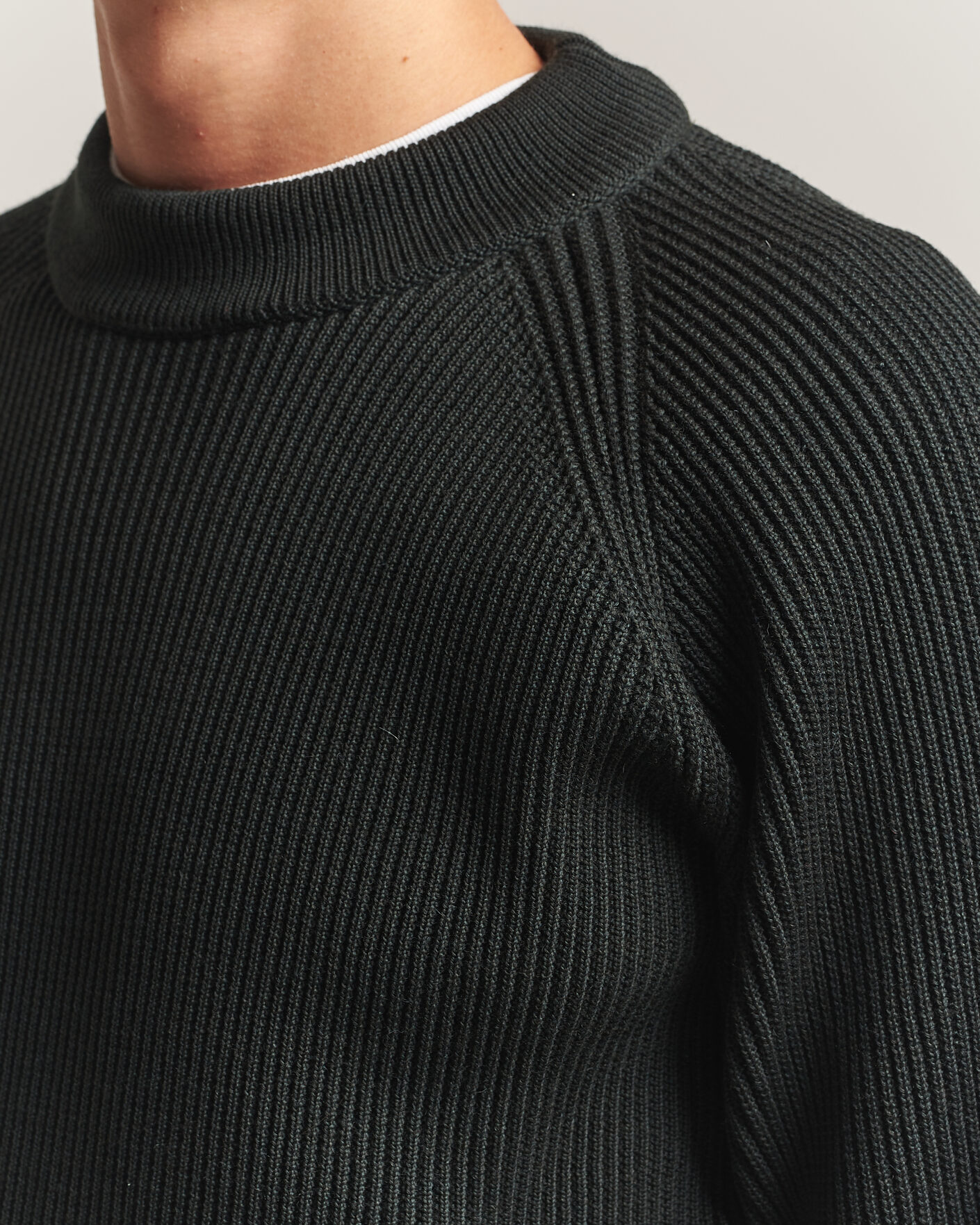 Mies | Puserot | S.N.S. Herning | Render Mock Neck Terrain Green
