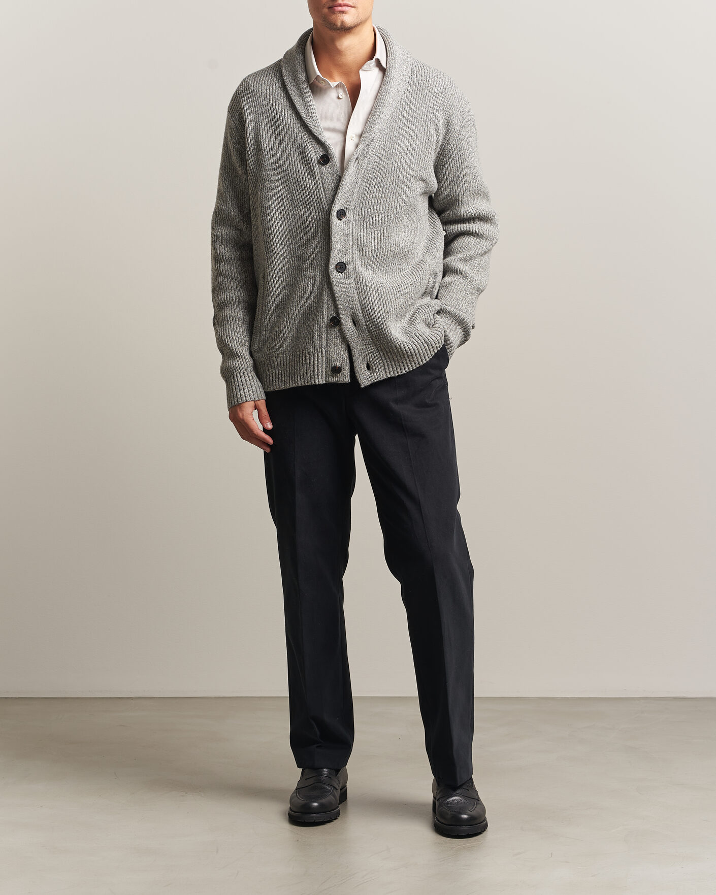 Mies | Puserot | Charles Tyrwhitt | Chunky Merino Shawl Neck Cardigan Grey