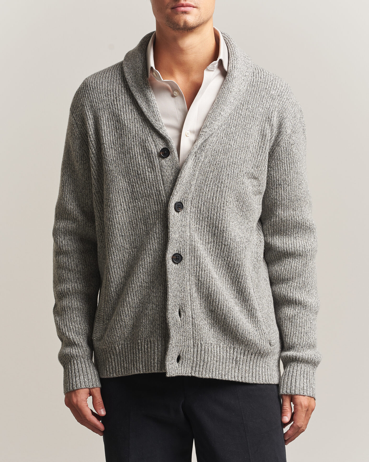 Mies | Puserot | Charles Tyrwhitt | Chunky Merino Shawl Neck Cardigan Grey