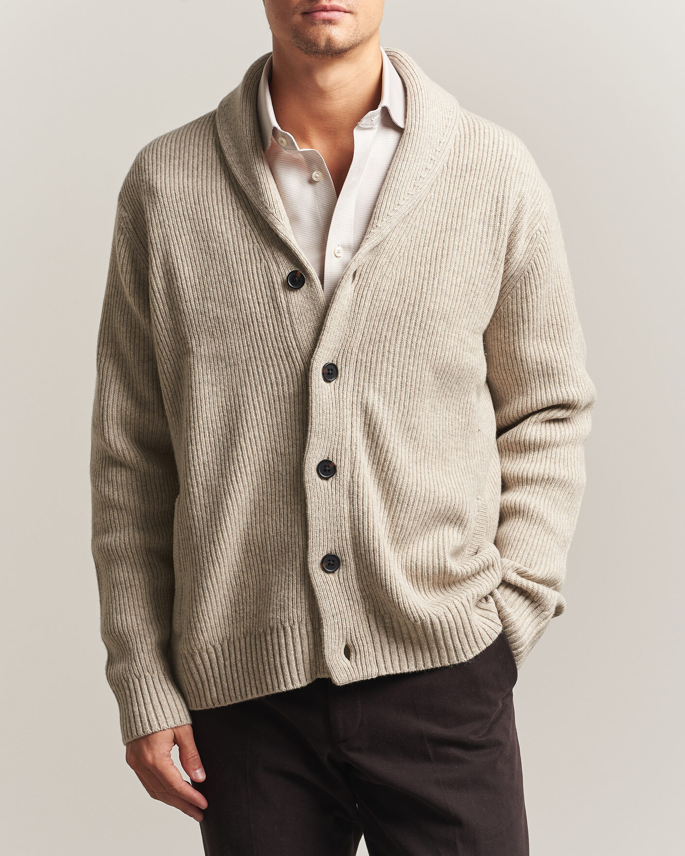 Mies | Puserot | Charles Tyrwhitt | Chunky Merino Shawl Neck Cardigan Oat