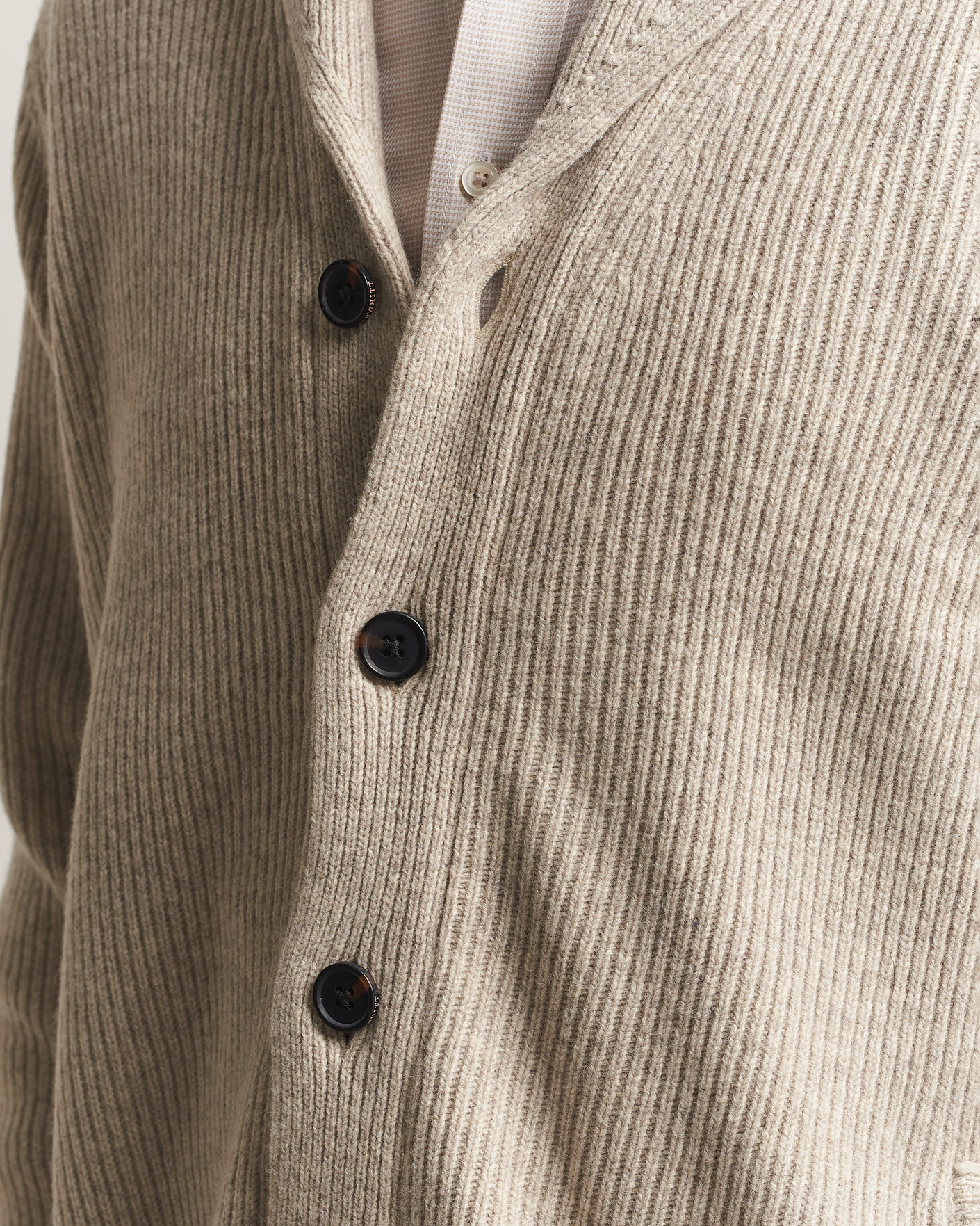 Mies | Puserot | Charles Tyrwhitt | Chunky Merino Shawl Neck Cardigan Oat