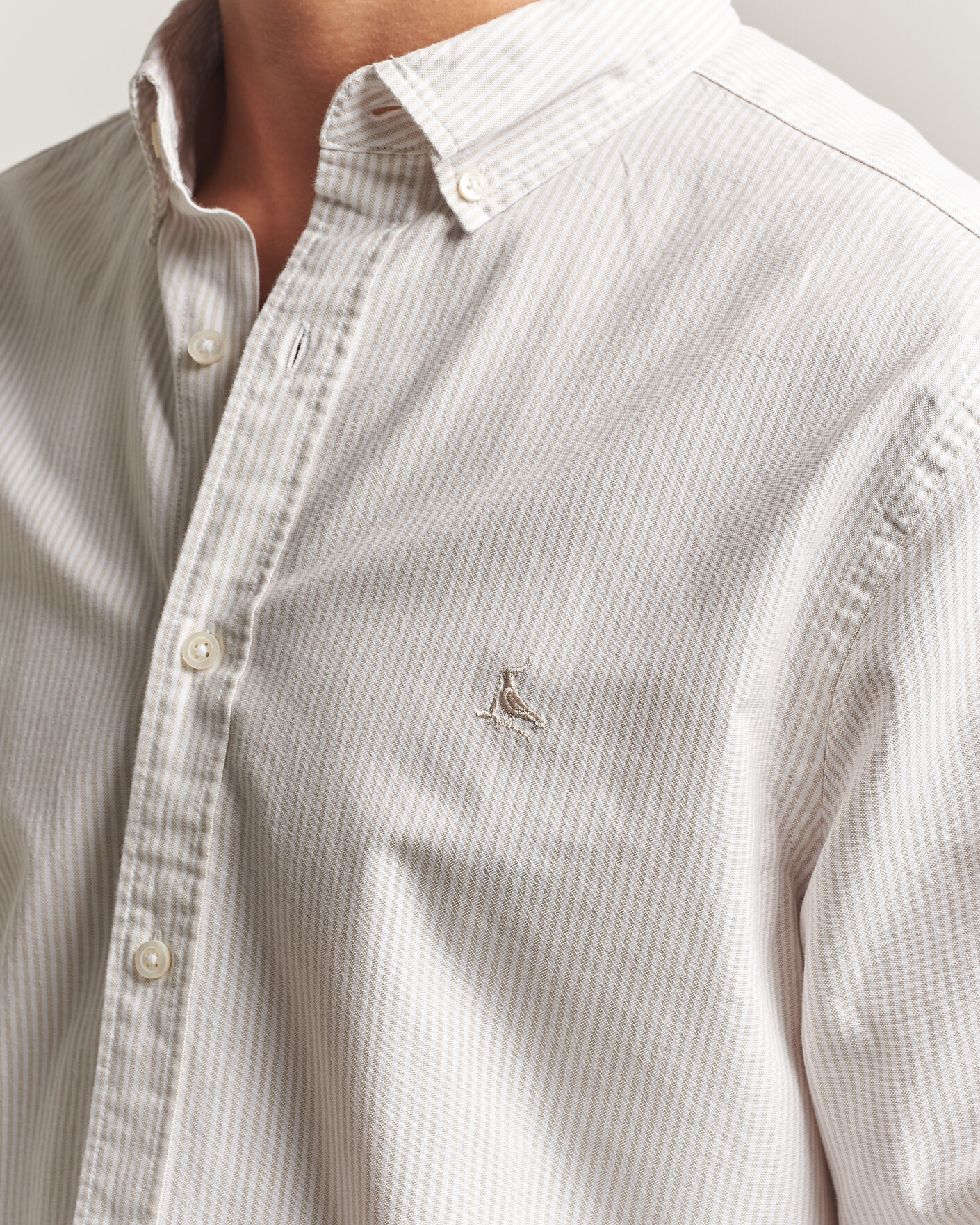 Mies | Kauluspaidat | Charles Tyrwhitt | Button Down Stretch Oxford Shirt Stone