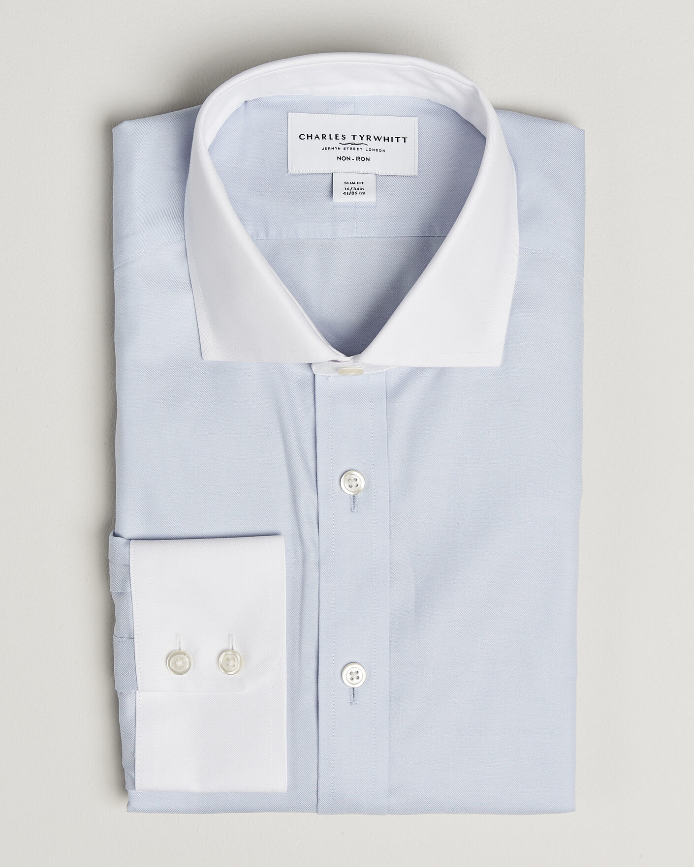 Mies | Kauluspaidat | Charles Tyrwhitt | Slim Fit Non Iron Plain Winchester Shirt Light Blue