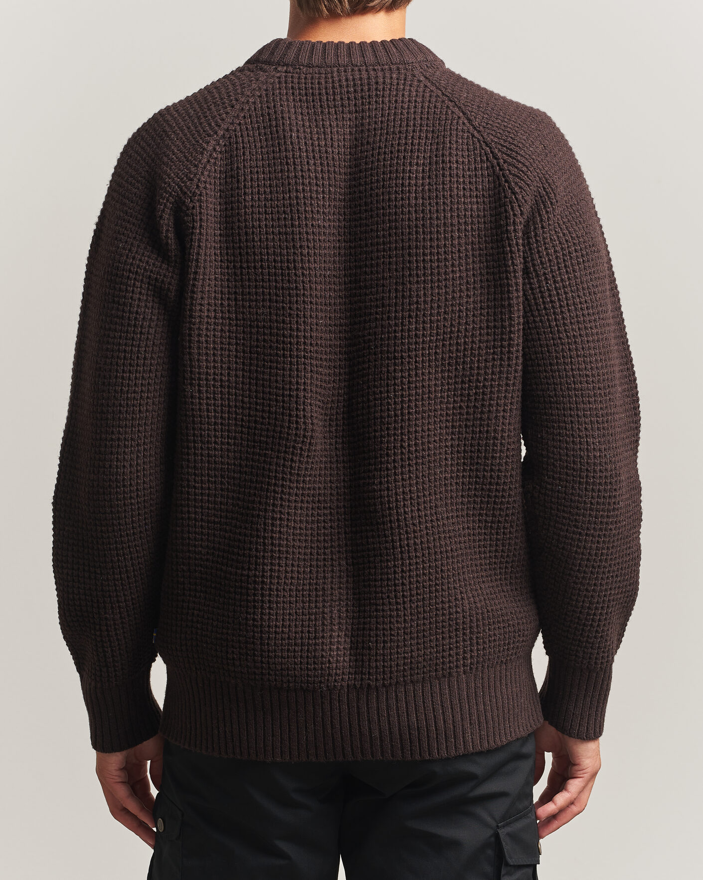 Mies | Puserot | Fjällräven | Övik Wool Waffle Knit Black Oak