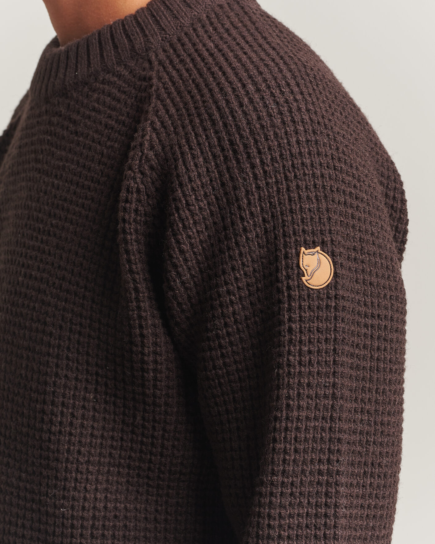 Mies | Puserot | Fjällräven | Övik Wool Waffle Knit Black Oak