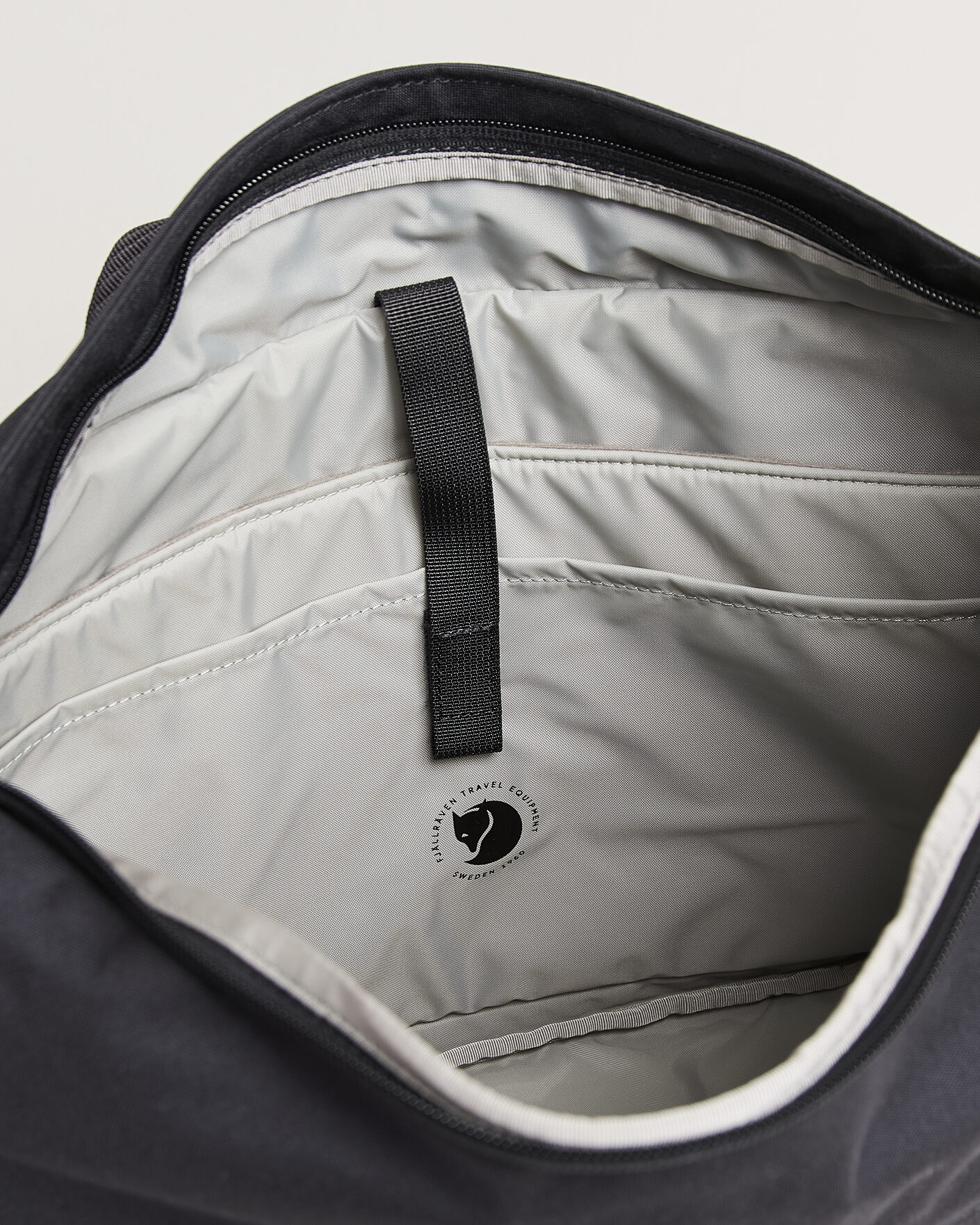 Mies | Laukut | Fjällräven | Färden Crossbody Coal Black