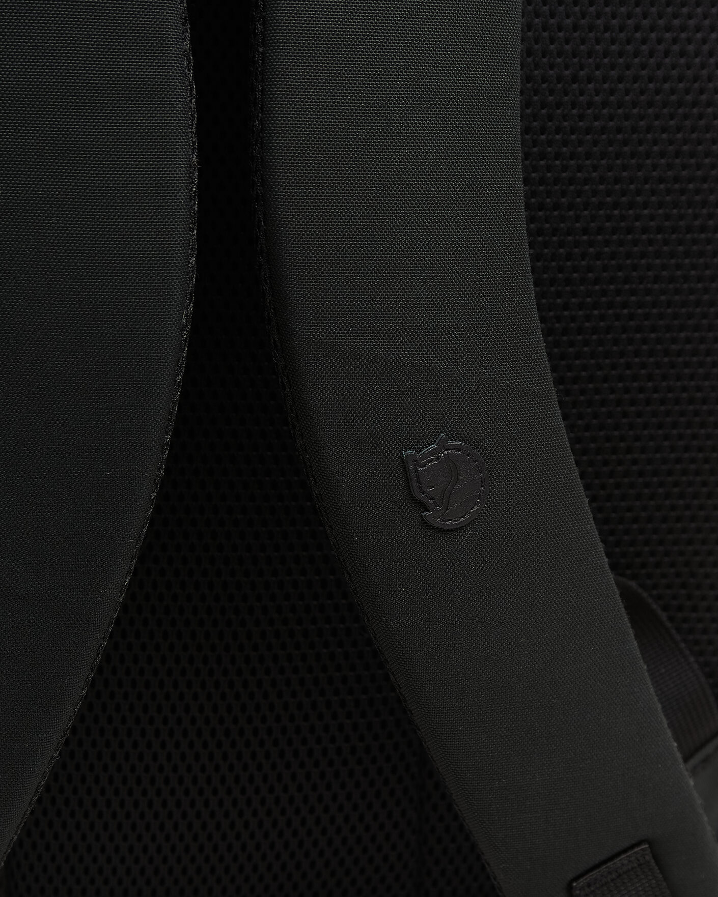 Mies | Laukut | Fjällräven | Räven 28 Backpack Black/Black